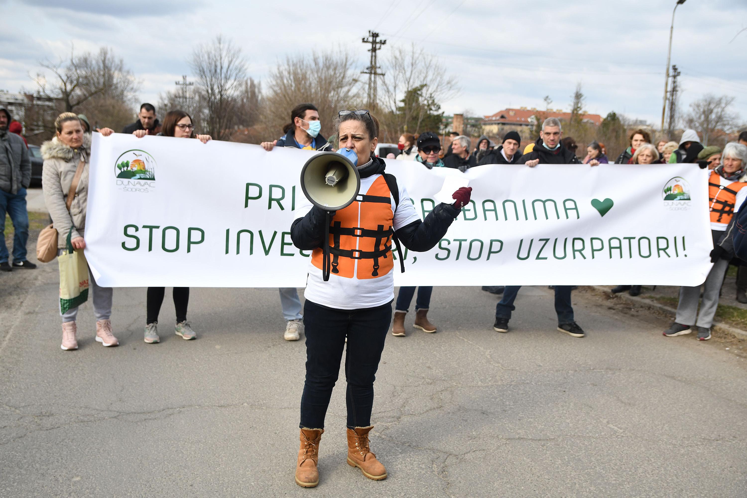 Novi Sad, 26.2.2022. - Dvestotinak ekolosskih aktivista i gradjana protestovalo je zbog najavljenog pocetka radova na izgradnji novog mosta u produzetku Bulevara Evrope.  (BETAPHOTO/DRAGAN GOJIC/EV)