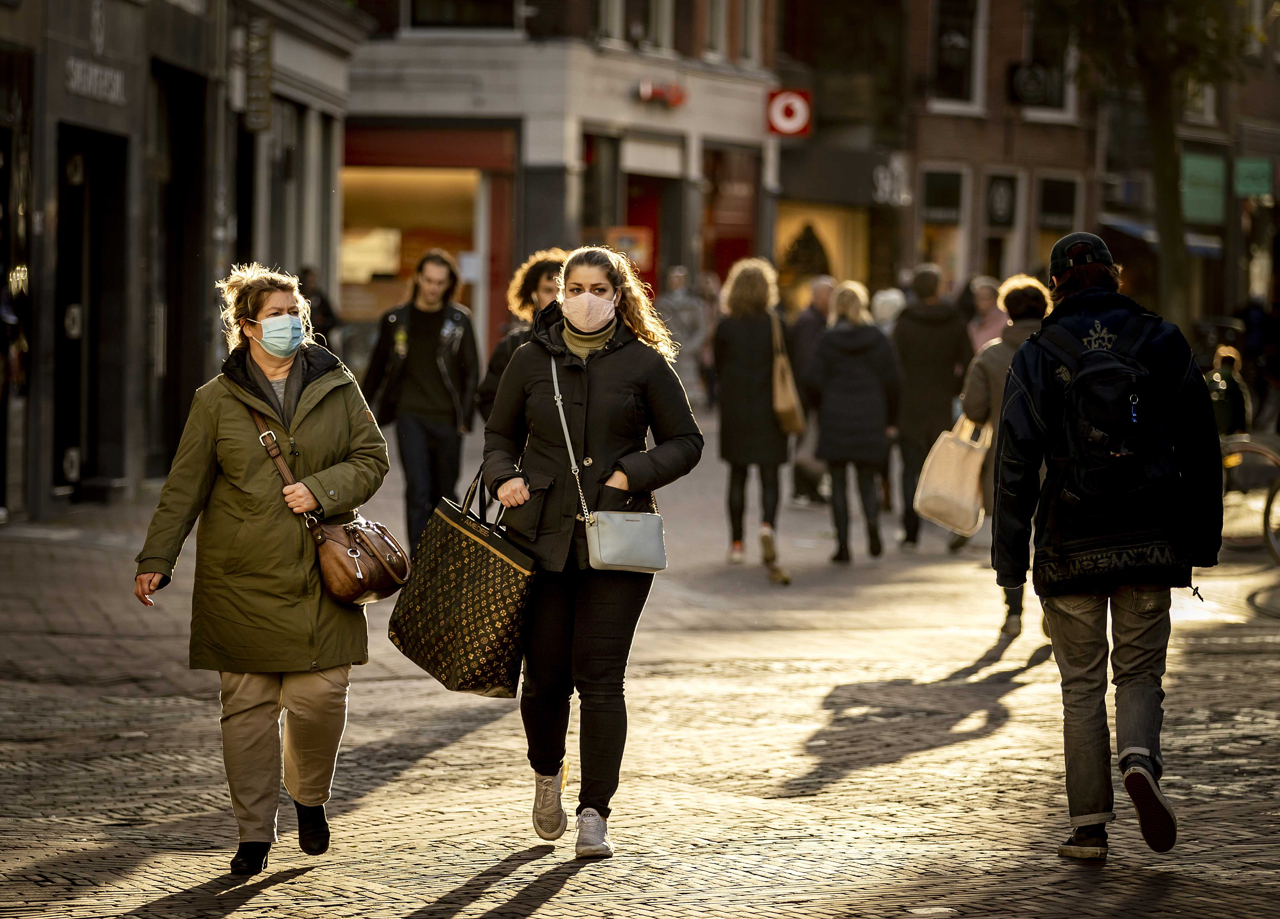 Haarlem shopping streets during mild lockdown Holandija koronavirus