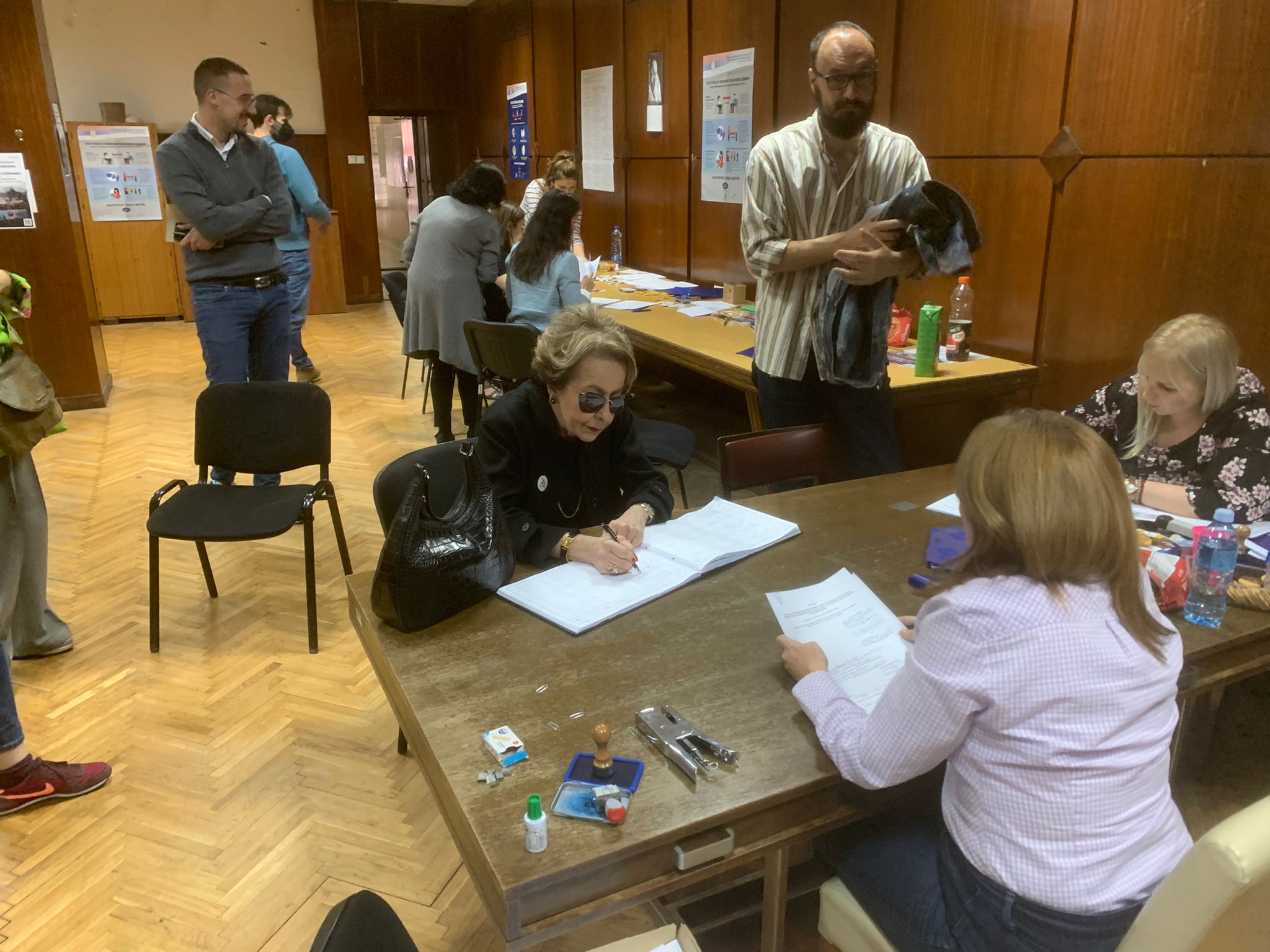 Dive srpskog glumišta Svetlana Ceca Bojković, Vesna Čipčić i Anita Mančić potpisale su danas Narodnu inicijativu za zabranu ispitivanja i eksploatacije litijuma i bora na teritoriji Republike Srbije.