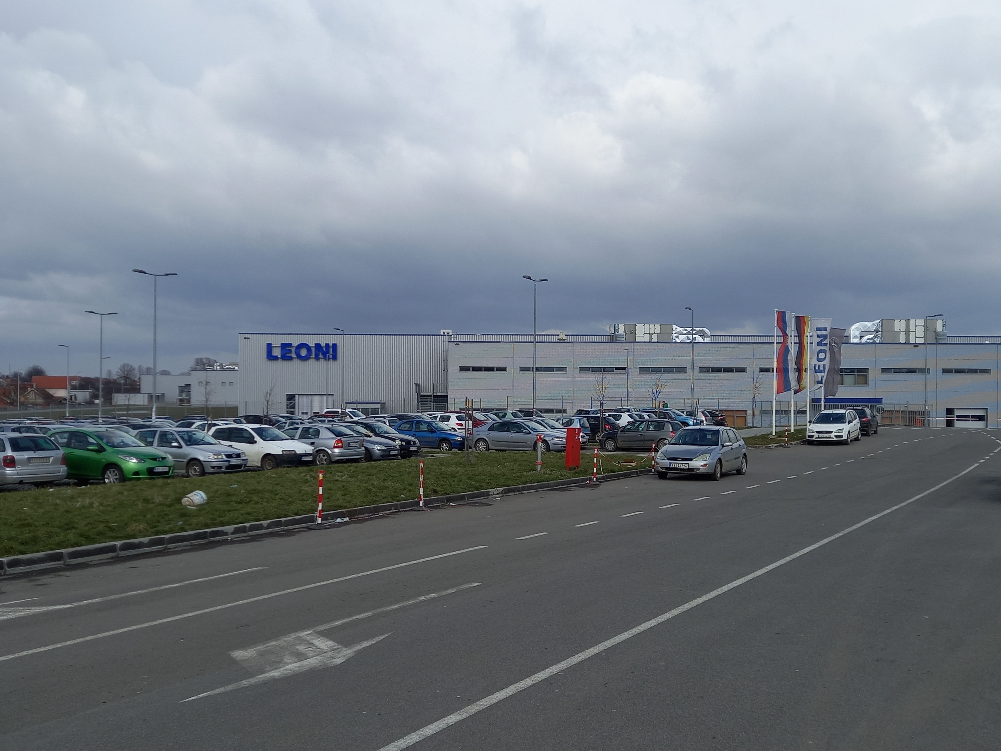 Autobus udario radnika na parkingu Leonija, Leoni fabrika Kraljevo