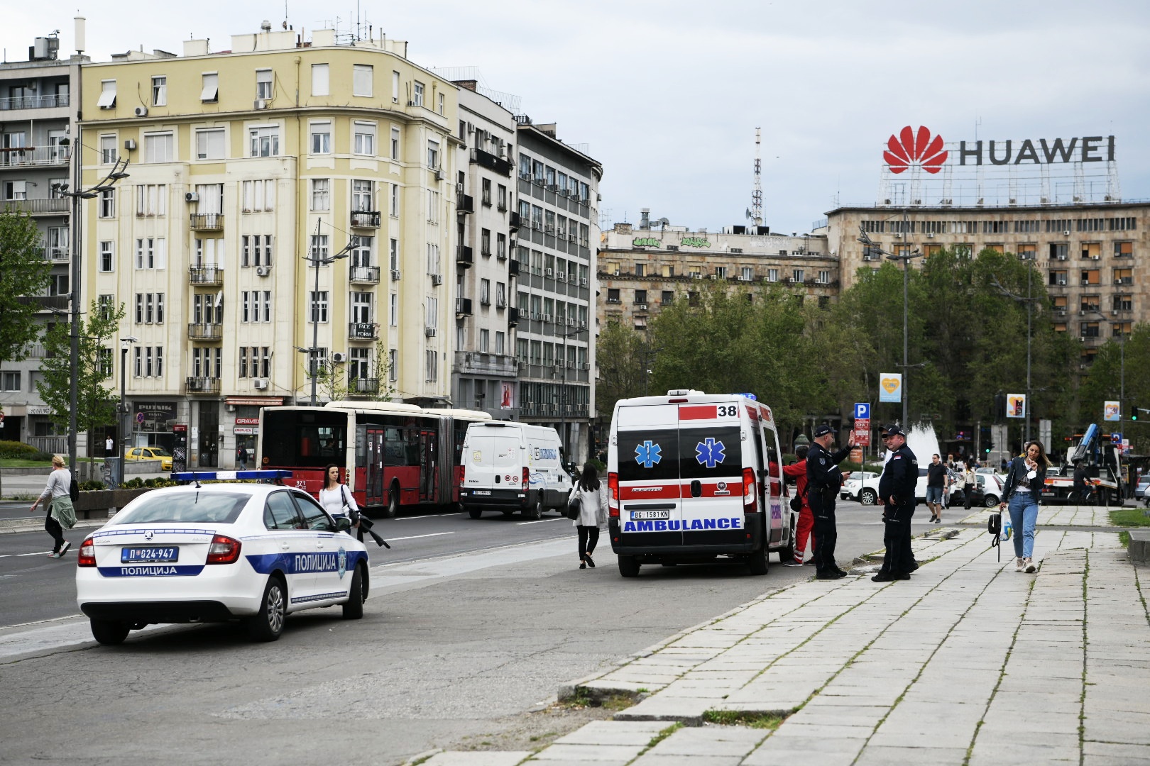 Beograd 10. maj 2021. Policija hitna pomoc Dom Narodne skupstine Republike Srbije Foto:Vesna Lalić/Nova.rs