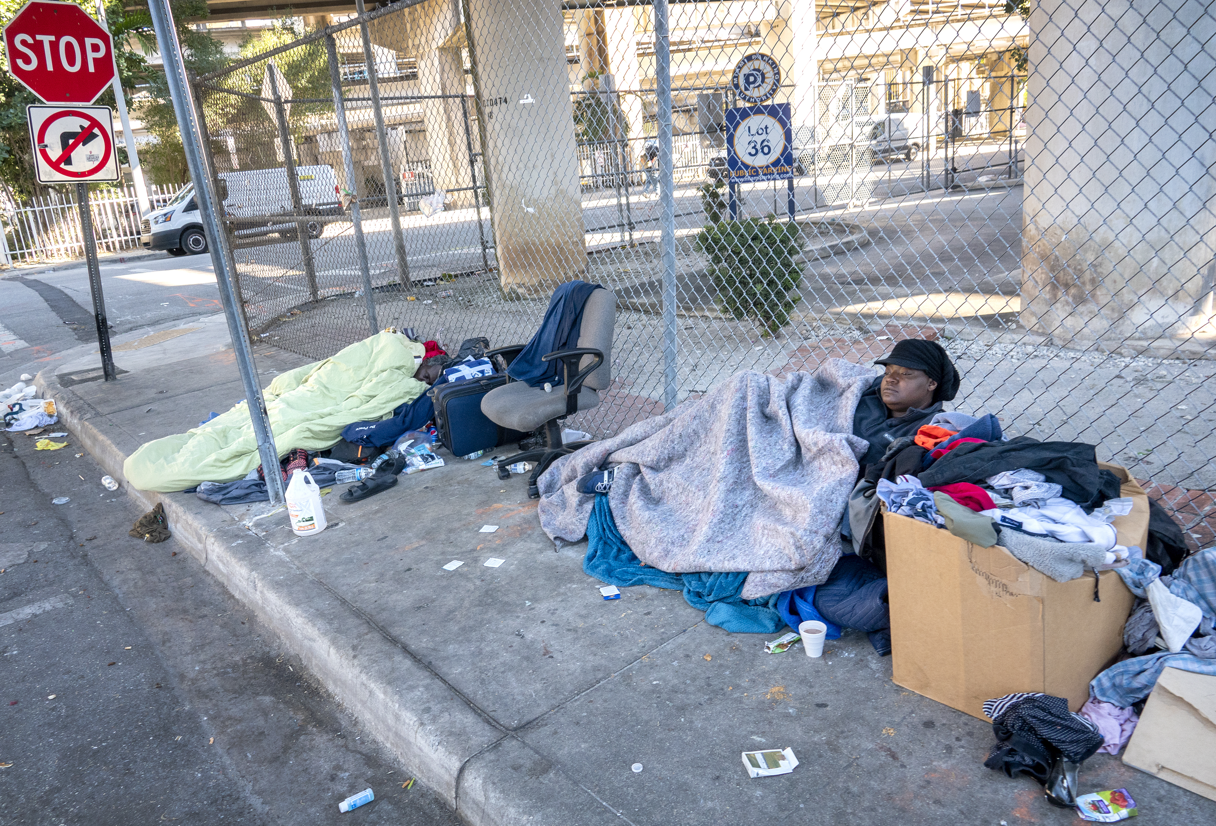 Coldest temperatures in 11 years in South Florida put at risk homeless people