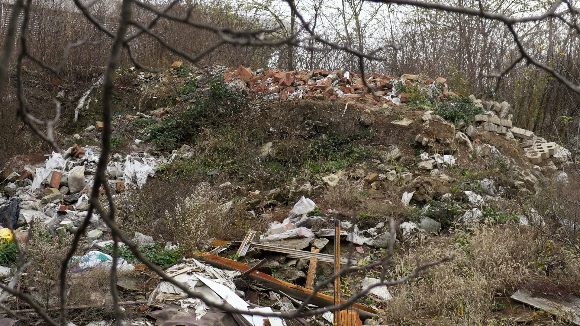 Divlja deponija na Voždovcu