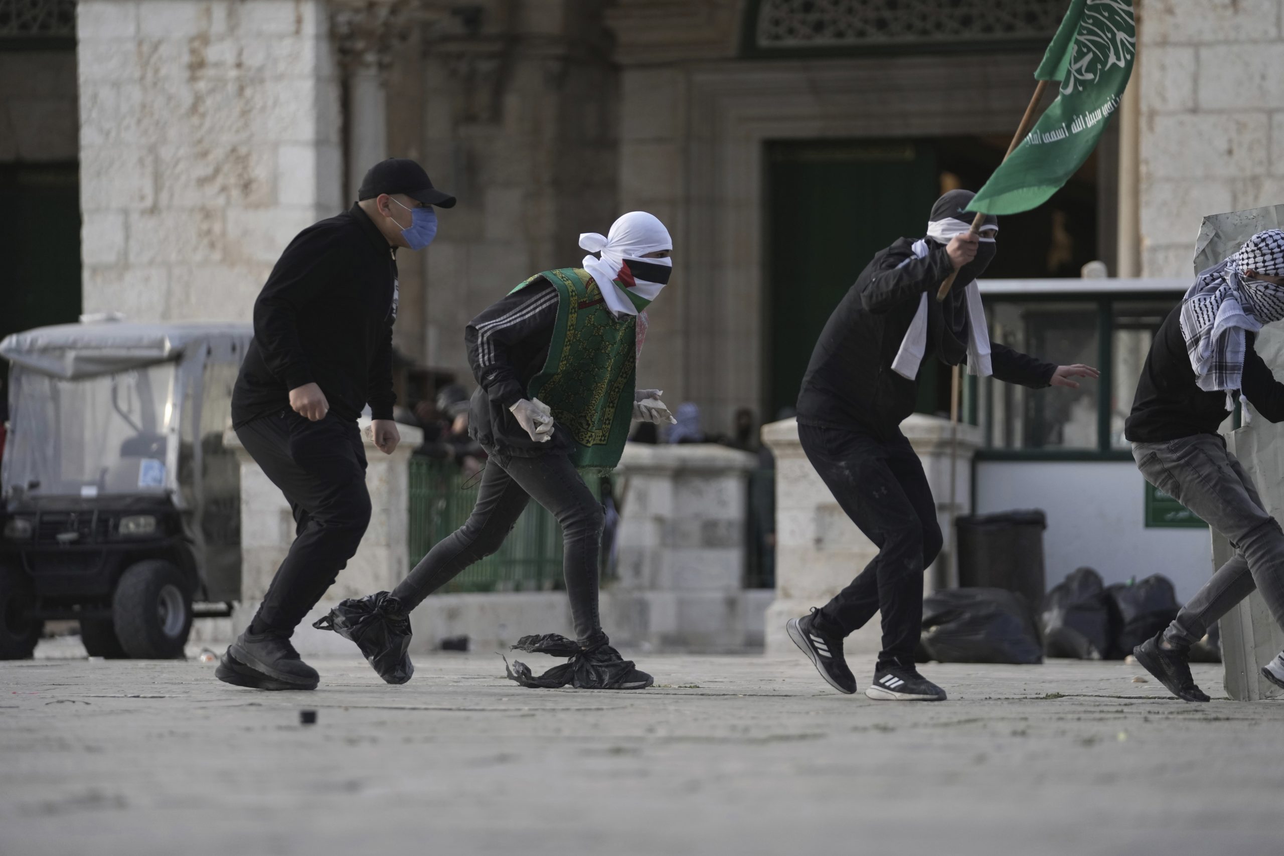 Palestinians clash with Israeli police at the Al Aqsa Mosque compound in Jerusalem's Old City, Friday, April 22, 2022. (AP Photo/Mahmoud Illean)