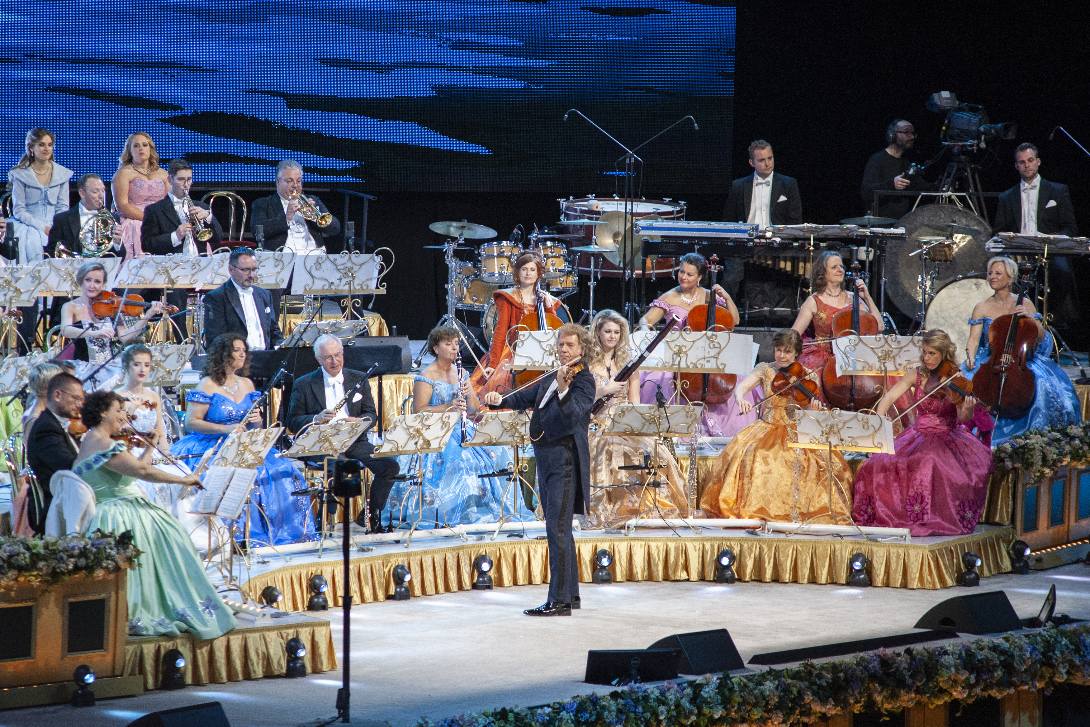 Beograd 24. novembar 2022. Slavni holandski violinista Andre Rieu i njegov 60-clani sastav Johann Strauss Orchestra, solisti i hor odrzali su spektakl koncert u Stark Areni, tri godine nakon premijernog nastupa na istom mestu