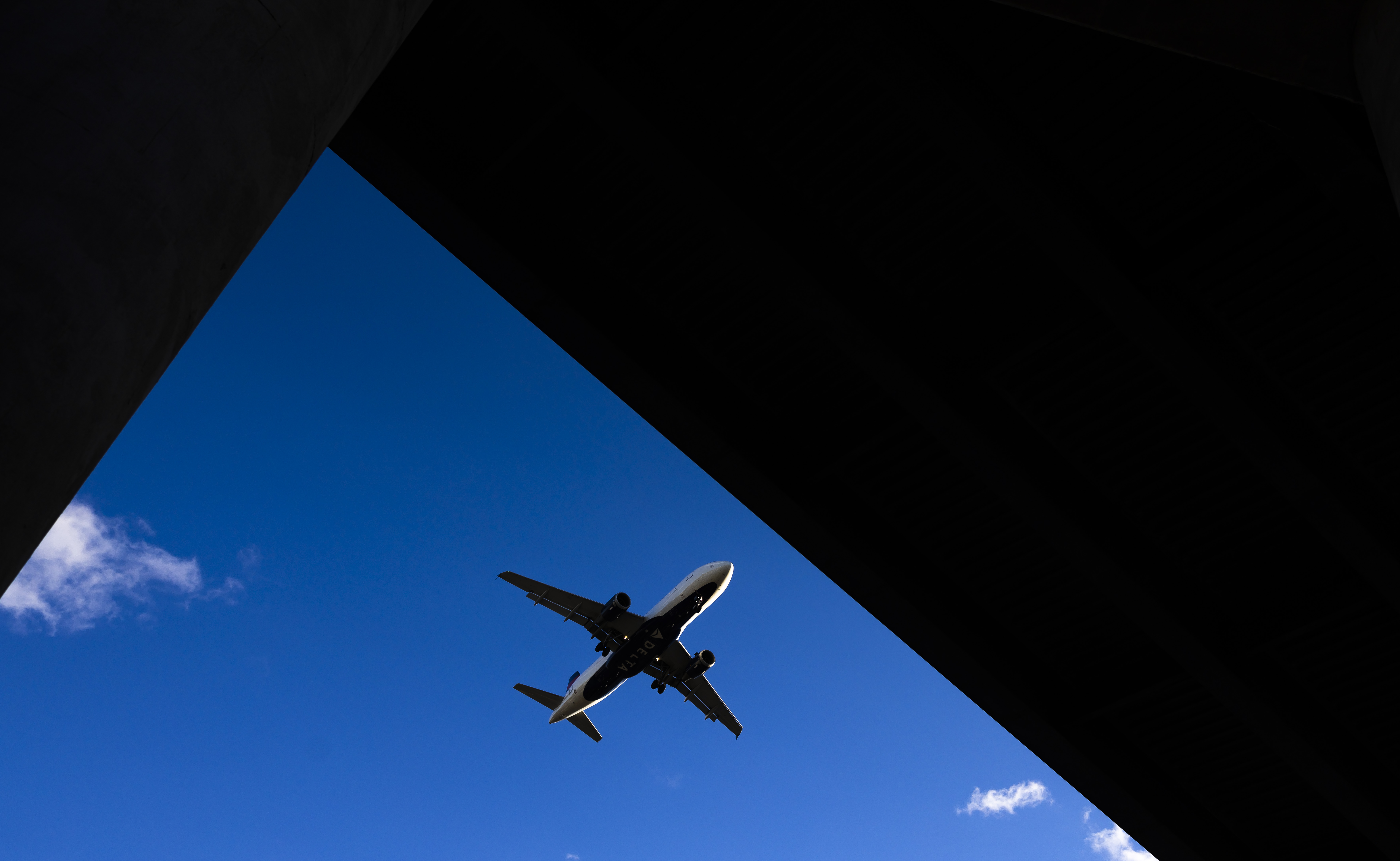 5G Celluar Service Launch Delayed Due to Airline Safety Concerns Avion