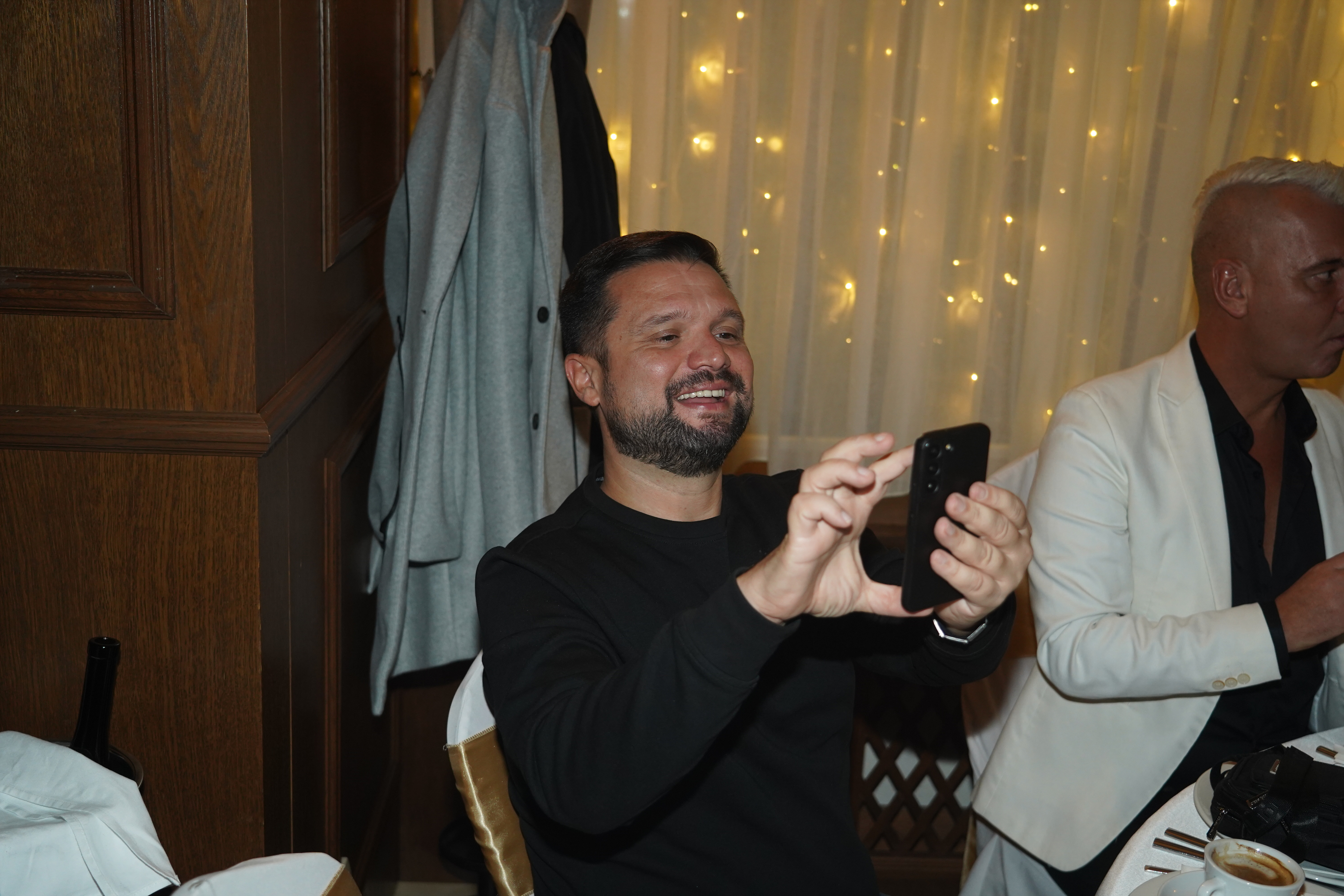 Singer Nadica Ademov celebrated her 26th birthday at the Majdan Hotel.Pevacica Nadica Ademov proslavila je 26. rodjendan u hotelu Majdan.