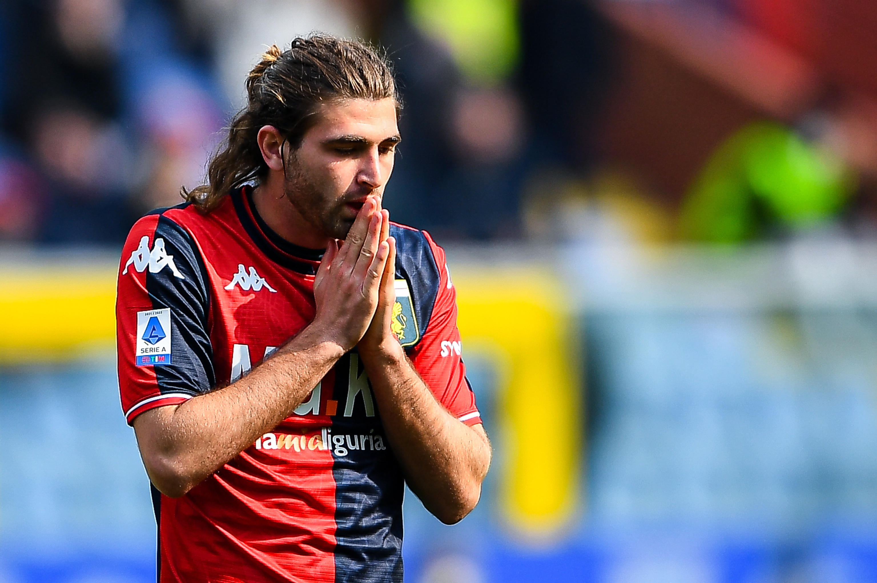 epa09805363 Genoa's Manolo Portanova reacts during the Italian Serie A soccer match between Genoa CFC and Empoli FC in Genoa, Italy, 06 March 2022.  EPA-EFE/SIMONE ARVEDA