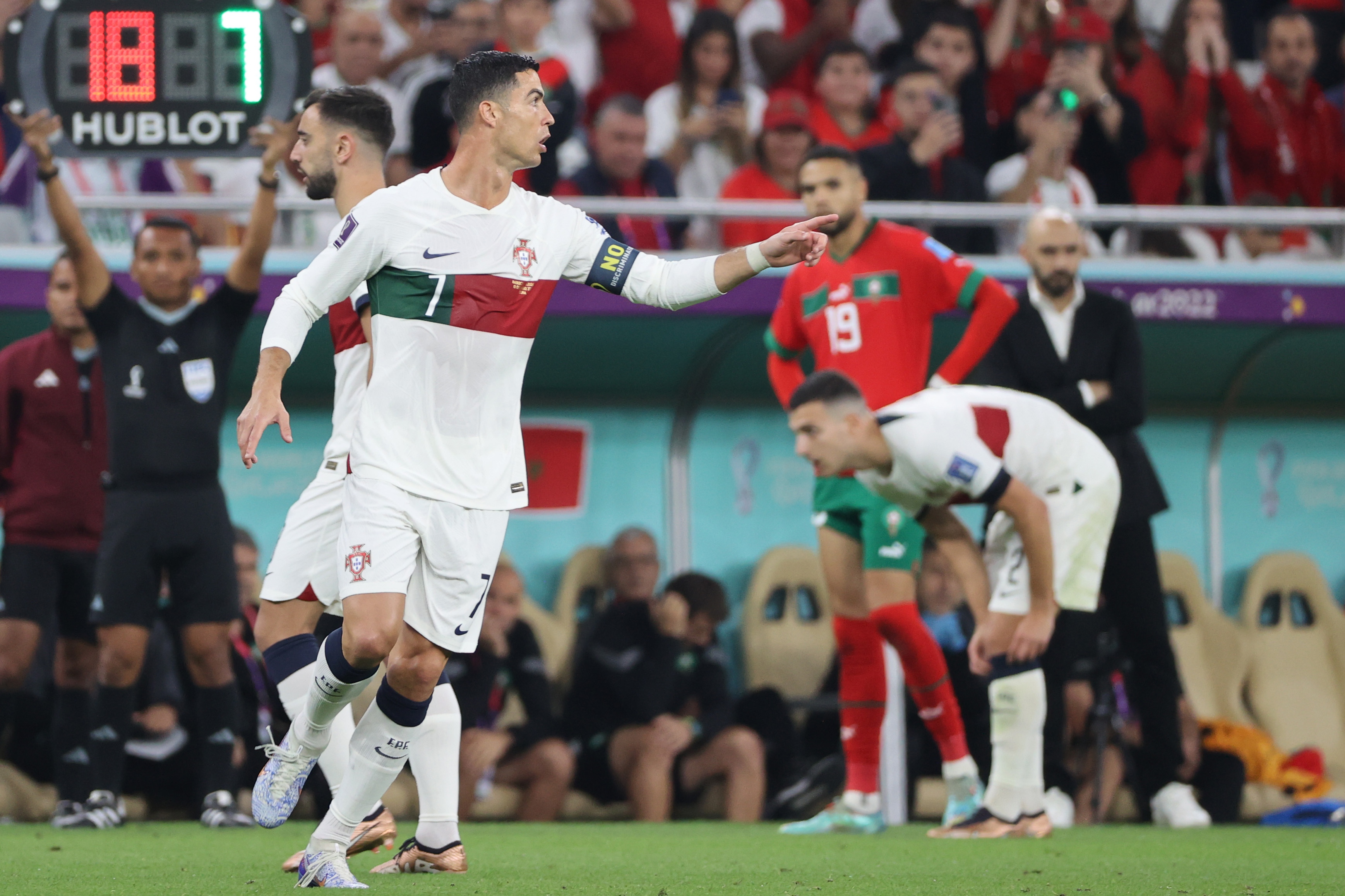 epa10359426 Cristiano Ronaldo of Portugal enters the pitch during the FIFA World Cup 2022 quarter final soccer match between Morocco and Portugal at Al Thumama Stadium in Doha, Qatar, 10 December 2022.  EPA-EFE/Ali Haider