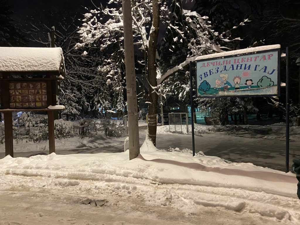 Beograd, 12.01.2022. Neočišćen put ka vrtiću Zvezdani gaj, sneg, vrtić Foto: Čitalac Nova.rs