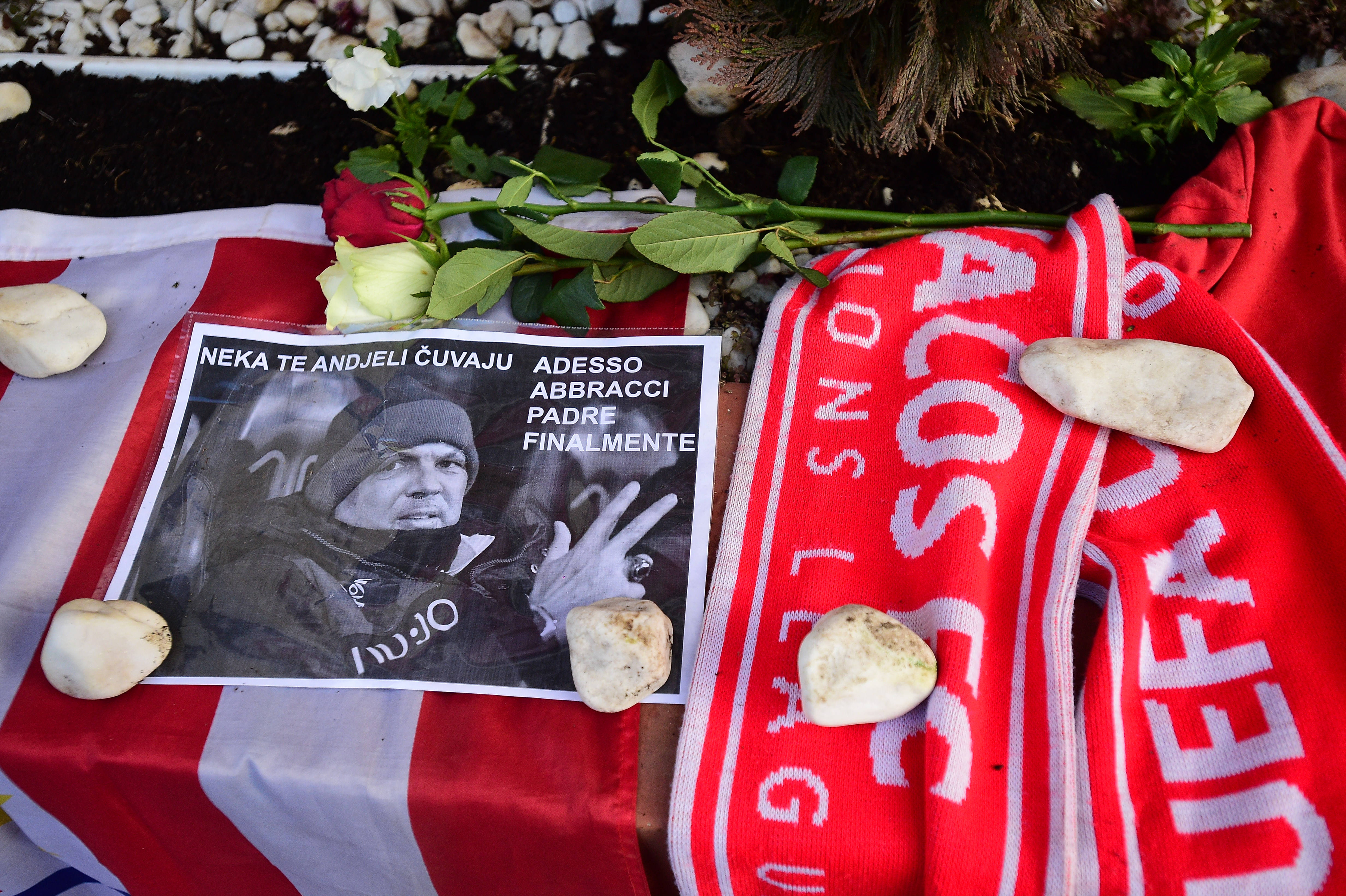 The commemoration for the death of Red Star legend Sinisa Mihajlovic was held in the Media Center of the Rajko Mitic Stadium.Komemoracija povodom smrti legende Crvene zvezde Sinise Mihajlovica odrzana je u Medija centru stadiona Rajko Mitic.