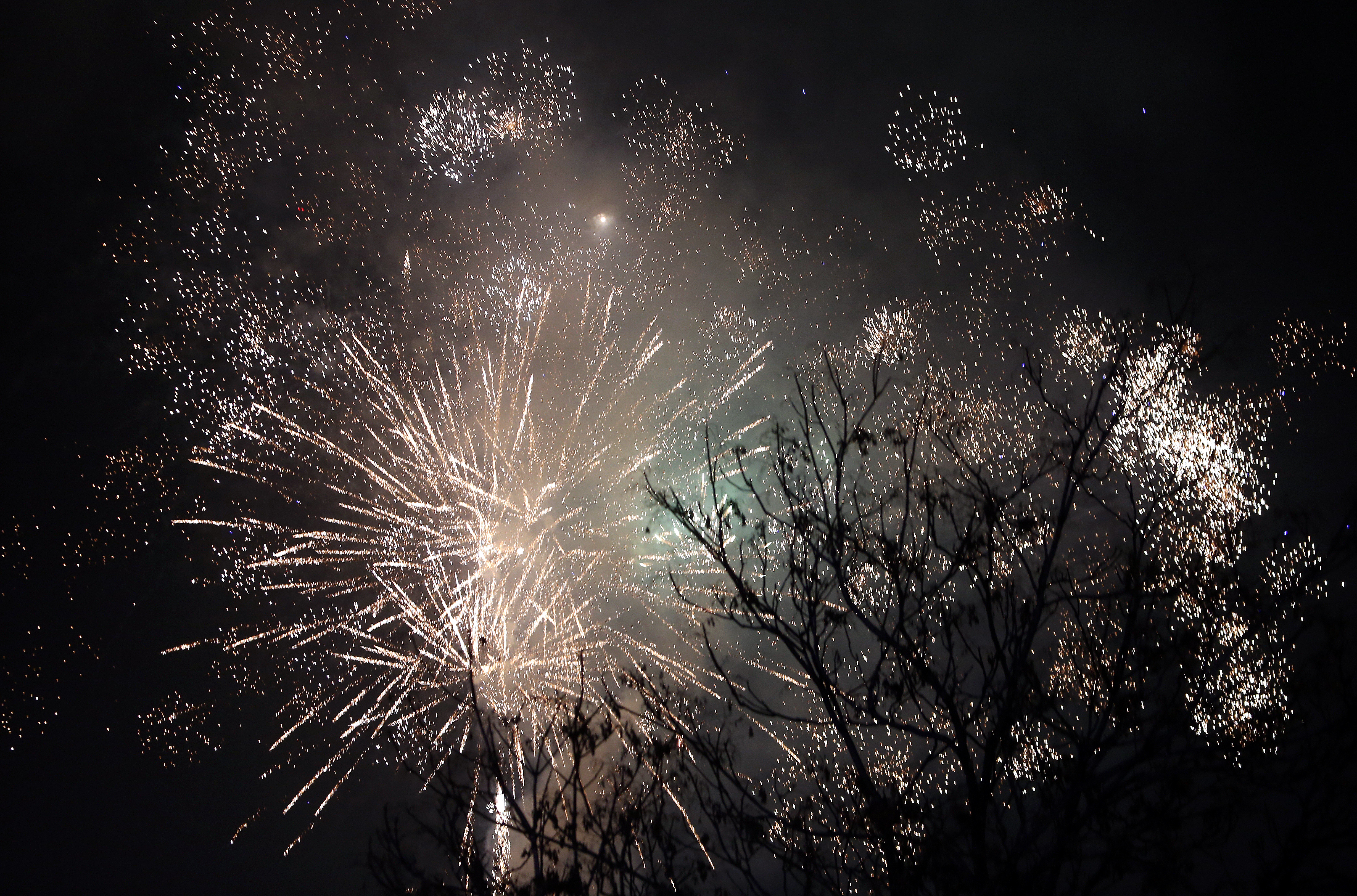 epa05693620 Fireworks illuminate the night sky during the New Year celebrations in Sarajevo, Bosnia and Herzegovina, 01 January 2017.  EPA/FEHIM DEMIR