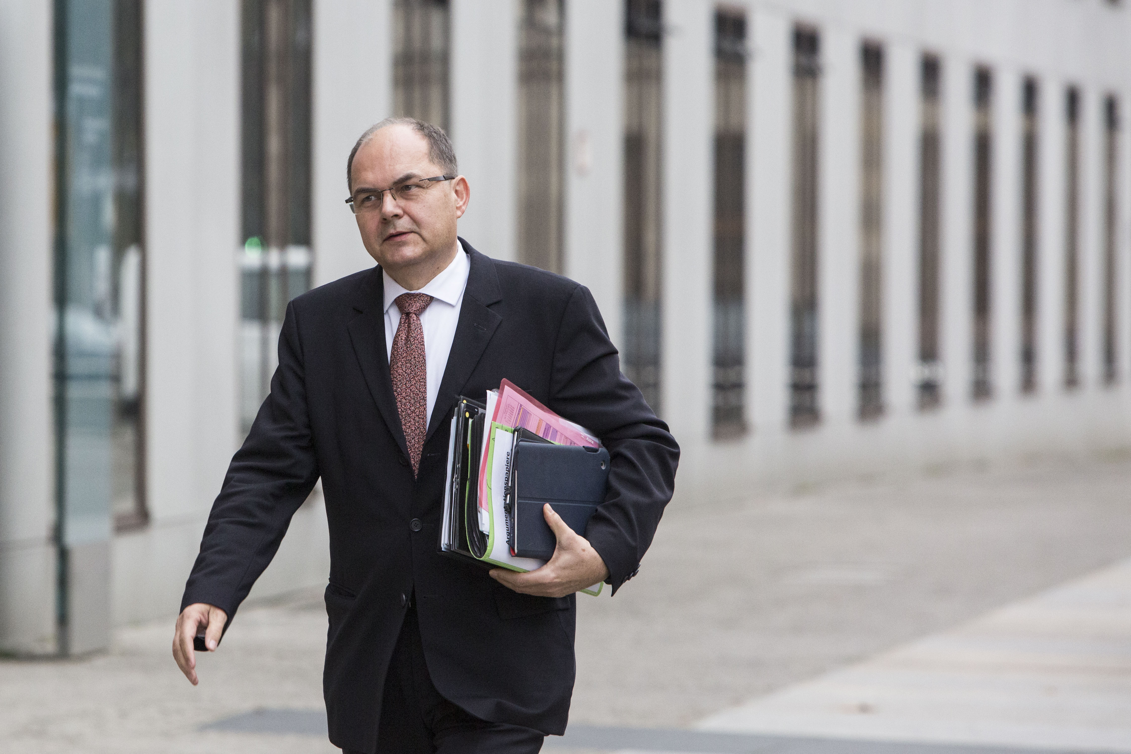 Exploratory talks to form a new government continue