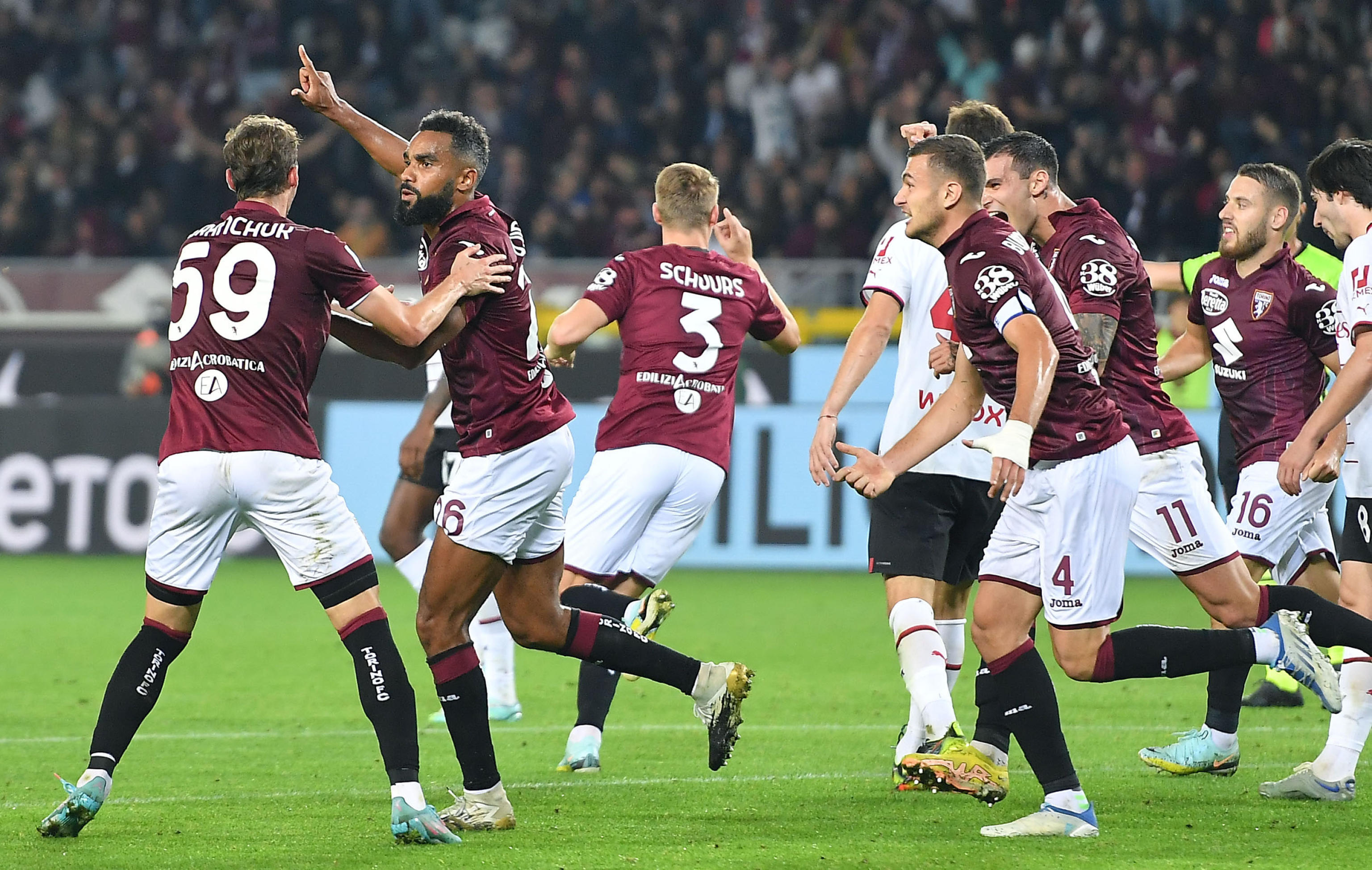 epa10276017 Torino's Koffy Djidji (2-L) celenbrates after scoring the opening goal in the Italian Serie A soccer match between Torino FC and AC Milan at the Olimpico Grande Torino stadium in Turin, Italy, 30 October 2022.  EPA-EFE/ALESSANDRO DI MARCO