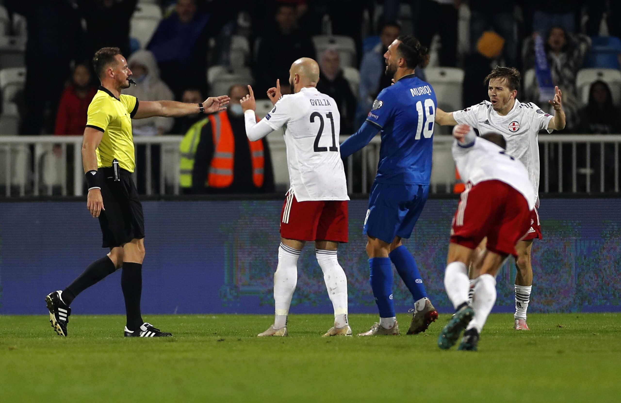 epa09520746 Polish Referee Pavel Raczkowski (L) reacts during the FIFA World Cup Qatar 2022 qualifying Group B soccer match between Kosovo and Georgia in Pristina, Kosovo, 12 October 2021.  EPA-EFE/VALDRIN XHEMAJ