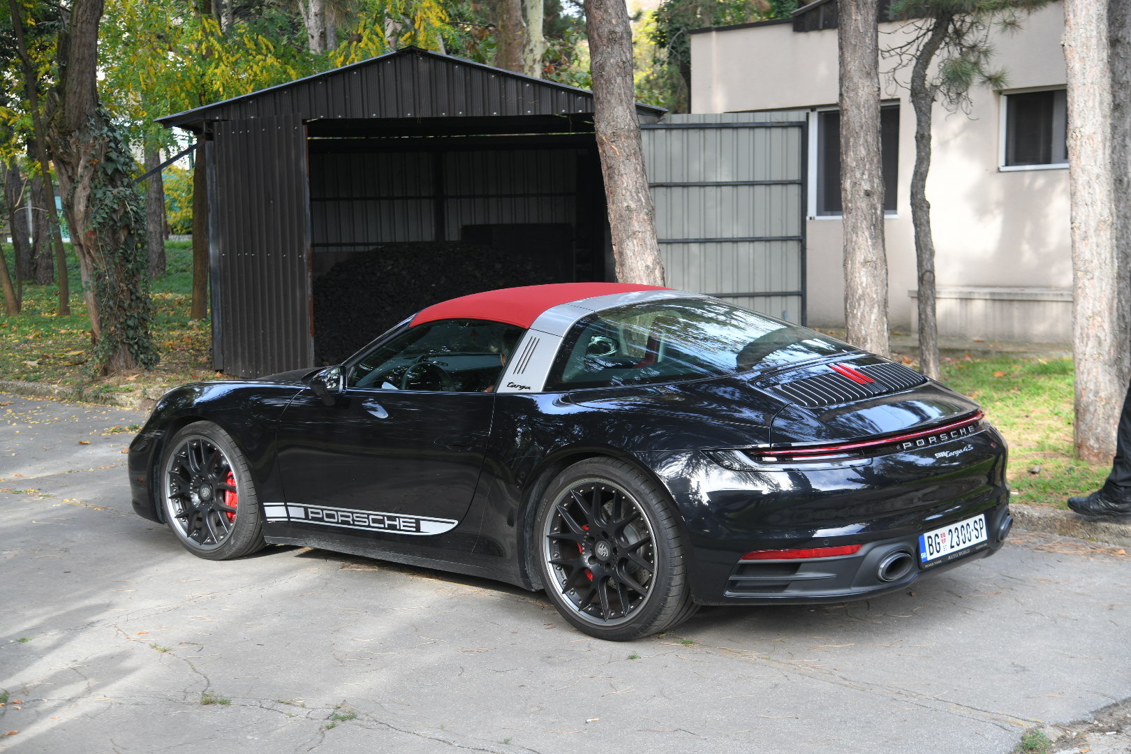 Beograd 24. oktobar 2022. Zvezde Granda snimanje dolazak clanova zirija automobil porse Foto:Nemanja Jovanović/Nova.rs