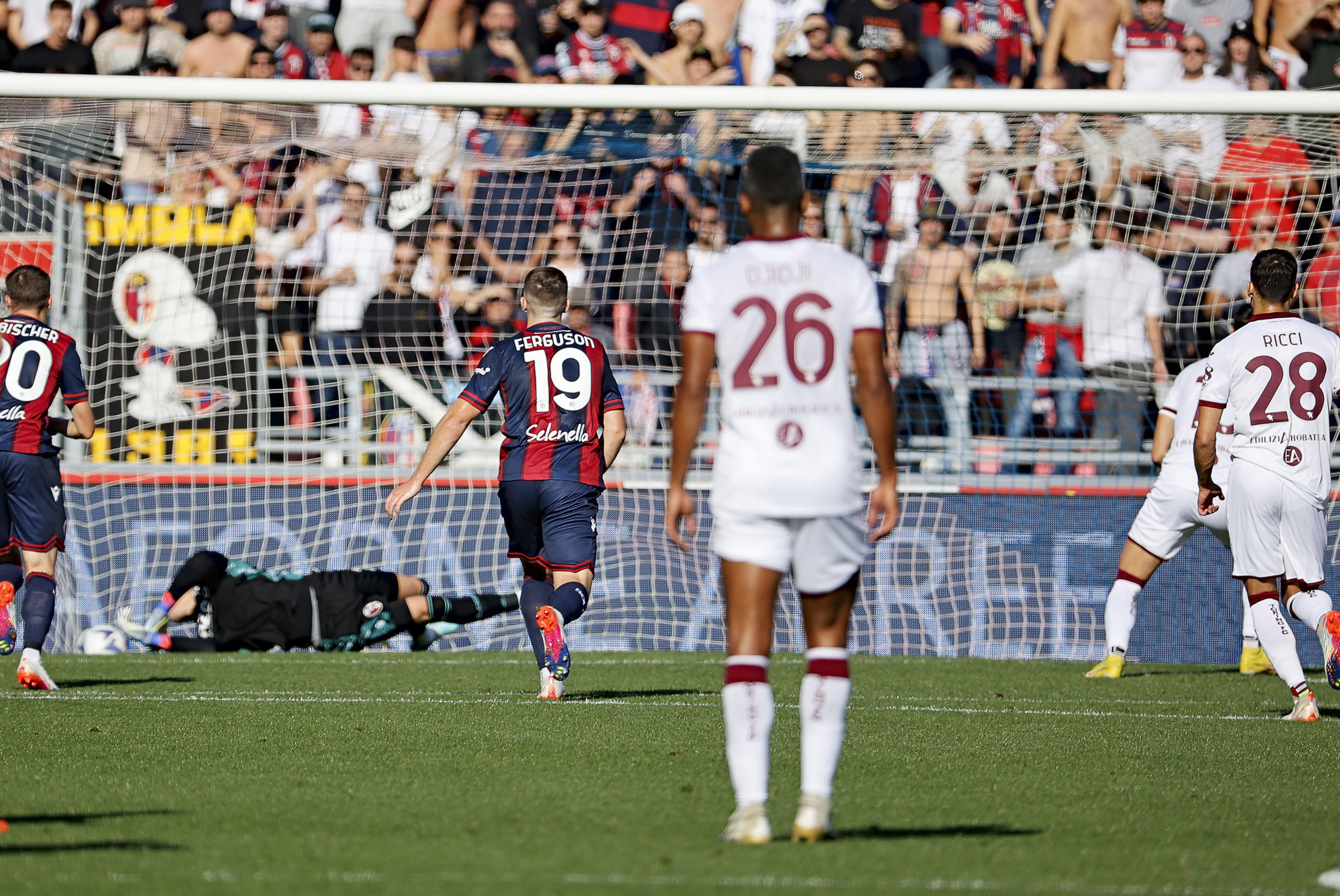 epa10289955 Torino's Sasa Lukic  scores the 0-1 goal on penalty during the Italian Serie A soccer match Bologna FC vs Torino FC at Renato Dall'Ara stadium in Bologna, Italy, 6 November 2022.  EPA-EFE/ELISABETTA BARACCHI