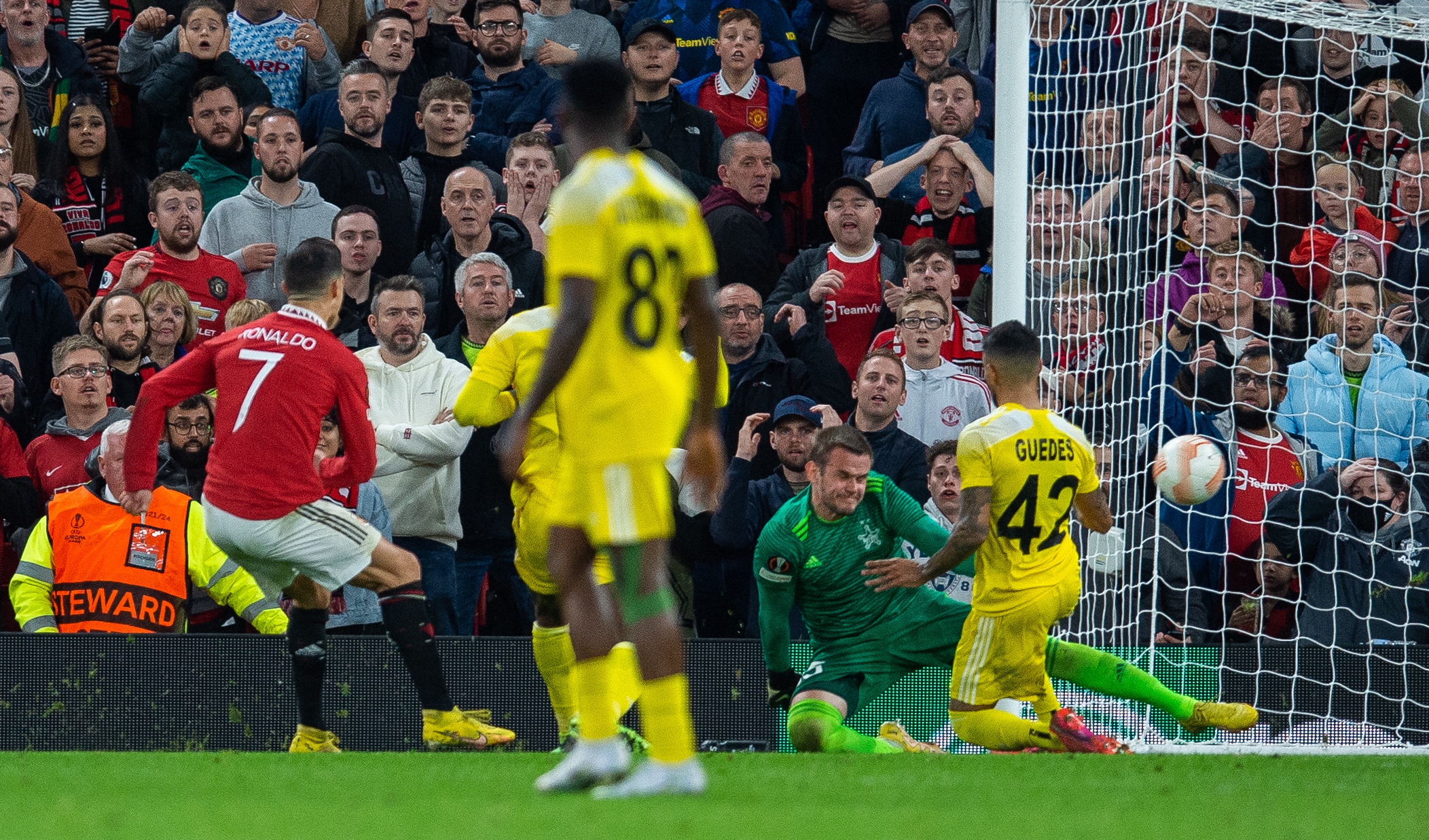 epaselect epa10270306 Manchester United's Cristiano Ronaldo scores the 3-0 goal during the UEFA Europa League group E soccer match between Manchester United and Sheriff Tiraspol, in Manchester, Britain, 27 October 2022.  EPA-EFE/PETER POWELL .
