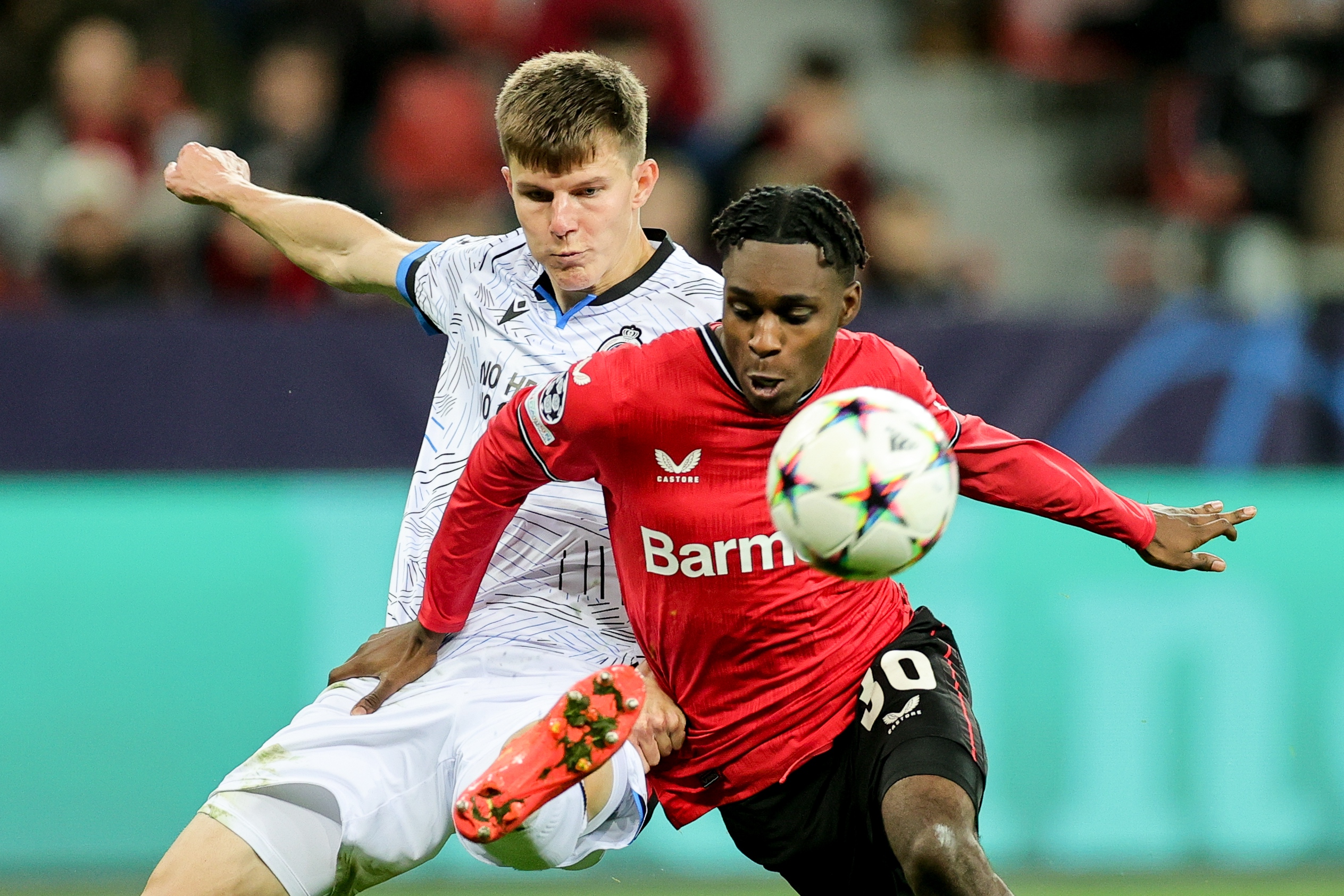 epa10279588 Brugge's Eduard Sobol (L) in action against Leverkusen's Jeremie Frimpong during the UEFA Champions League group B soccer match between Bayer 04 Leverkusen and Club Brugge in Leverkusen, Germany, 01 November 2022.  EPA-EFE/FRIEDEMANN VOGEL