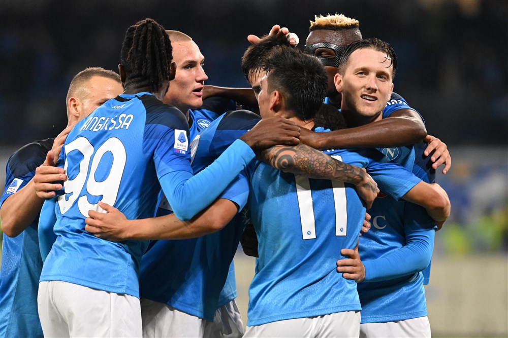 epa10294432 Napoli's midfielder Piotr Zielinski celebrates with his teammate after scoring the 2-0 goal during the Italian Serie A soccer match between SSC Napoli and Empoli FC, in Naples, Italy, 08 November 2022.  EPA-EFE/CIRO FUSCO