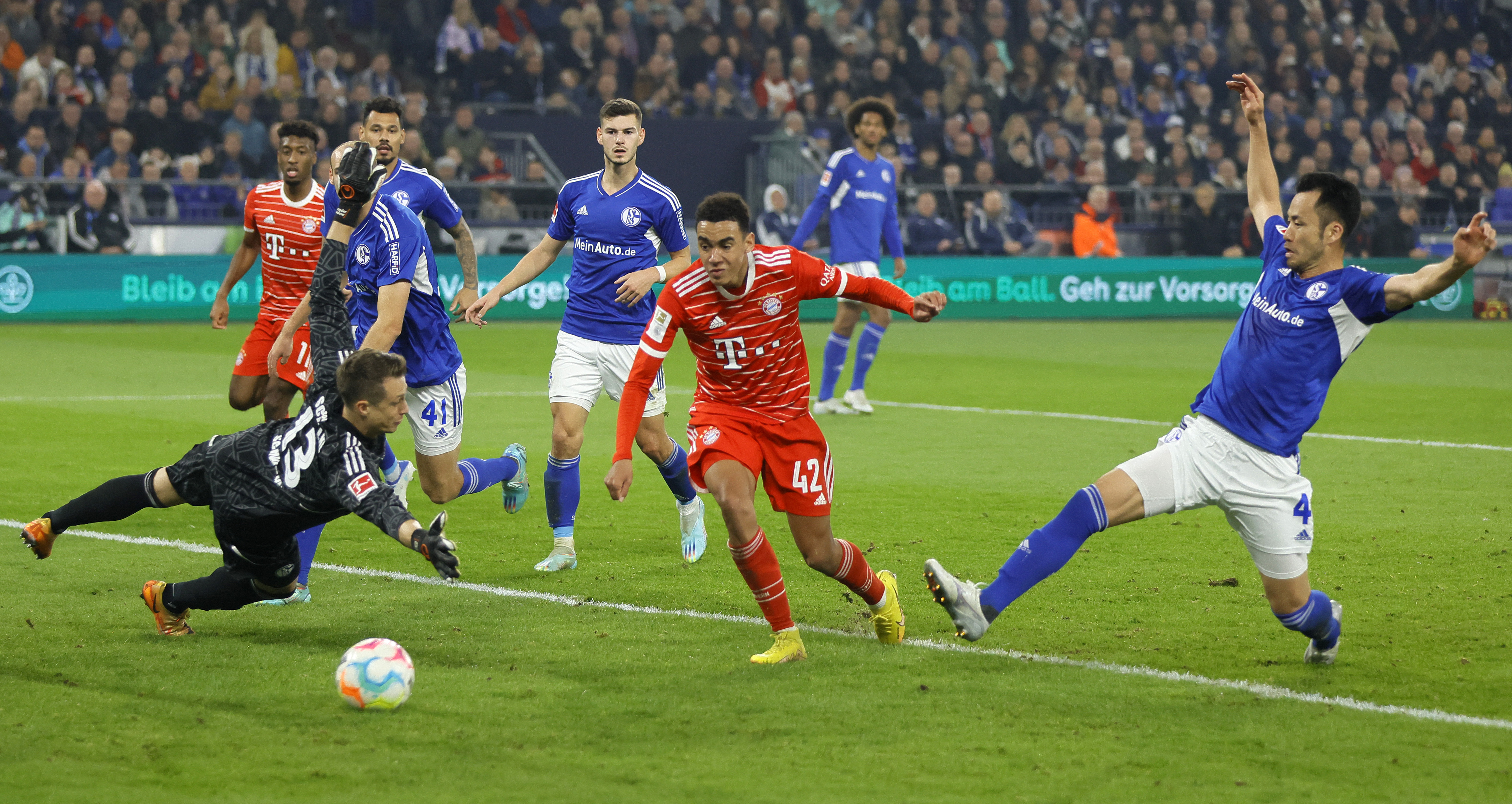 Bundesliga - FC Schalke 04 vs FC Bayern Munich