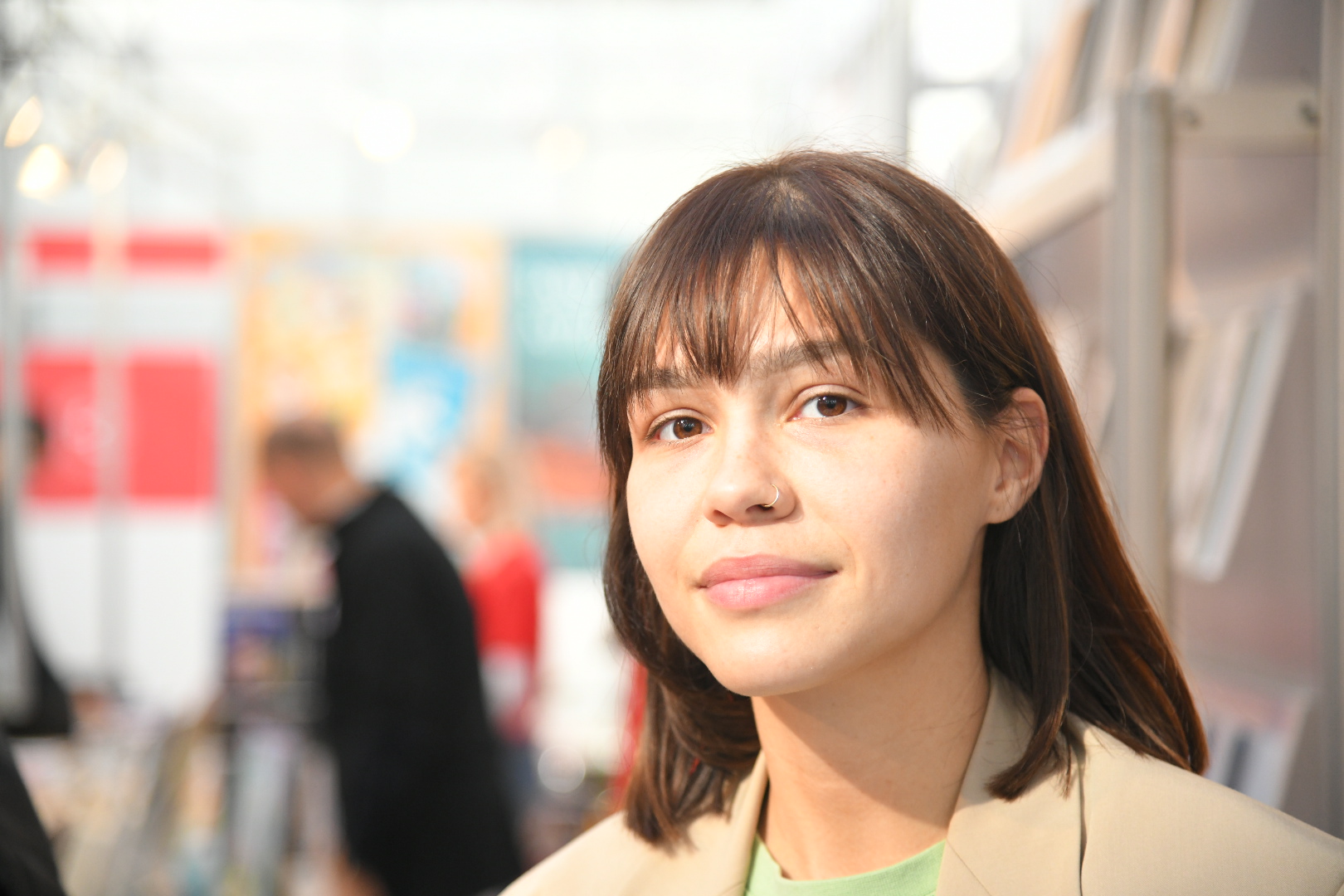 Beograd 29.10.2022. Jelena Nikolić Kontrakulturna, potpisivanje knjge Preživeti 27. Međunarodni beogradski sajam knjiga, Povratak napisanih. Sajam knjiga. Foto: Nemanja Jovanović/Nova.rs