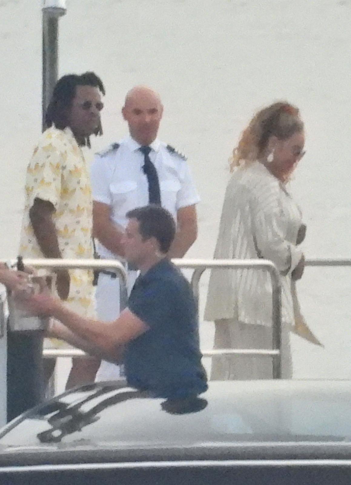 27.08.2022., Bilice - Glazbena diva Beyonce i suprug Jay-Z uzivaju na superluksuznoj jahti Faith usidrenoj u Prokljanskom jezeru. Photo: Sanjin Strukic/PIXSELL