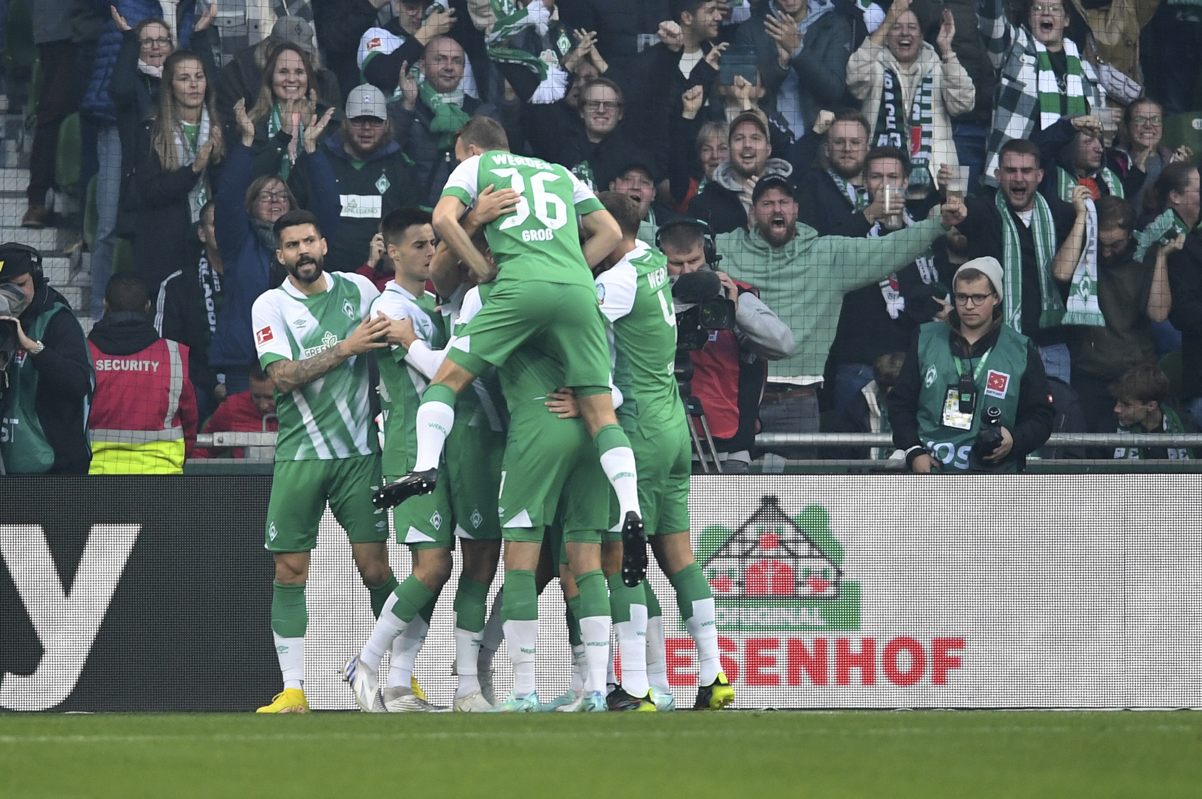 Bremen players celebrate after scoring during the German Bundesliga soccer match between Werder Bremen and Borussia Moenchengladbach in Bremen, Germany, Saturday, Oct. 1, 2020. (Carmen Jaspersen/dpa via AP)