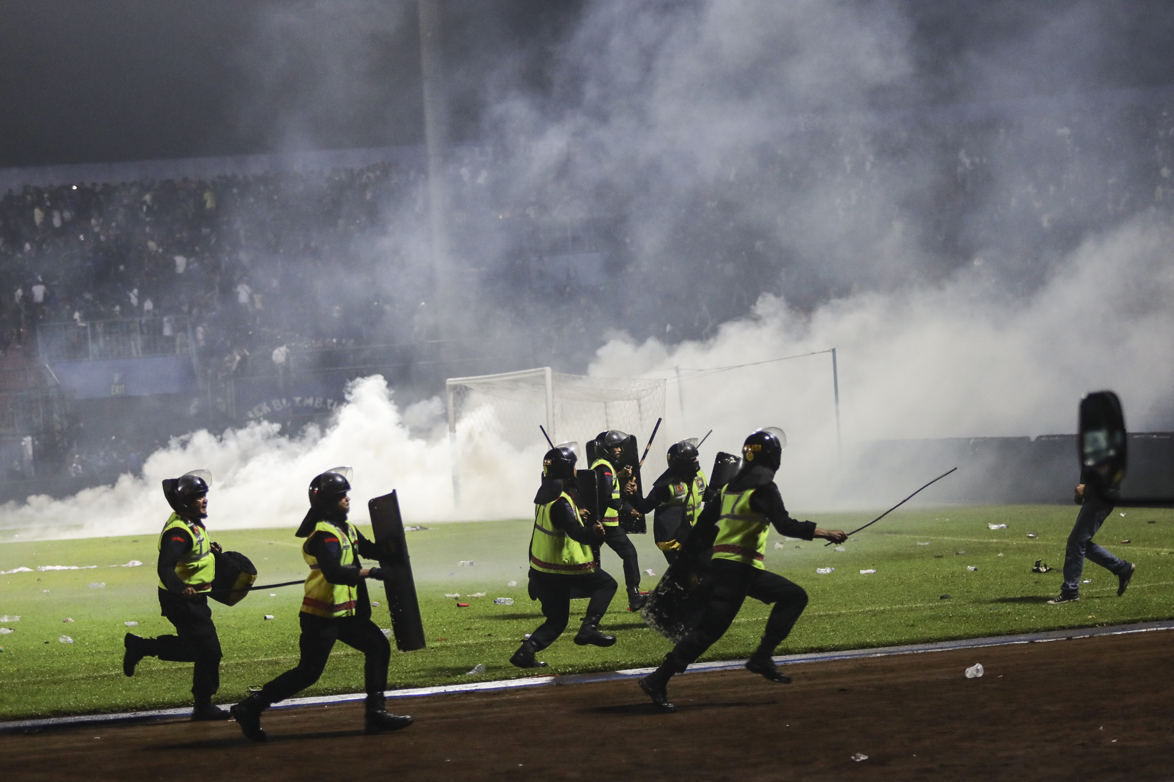 At least 127 people killed during riot following a soccer game in Malang