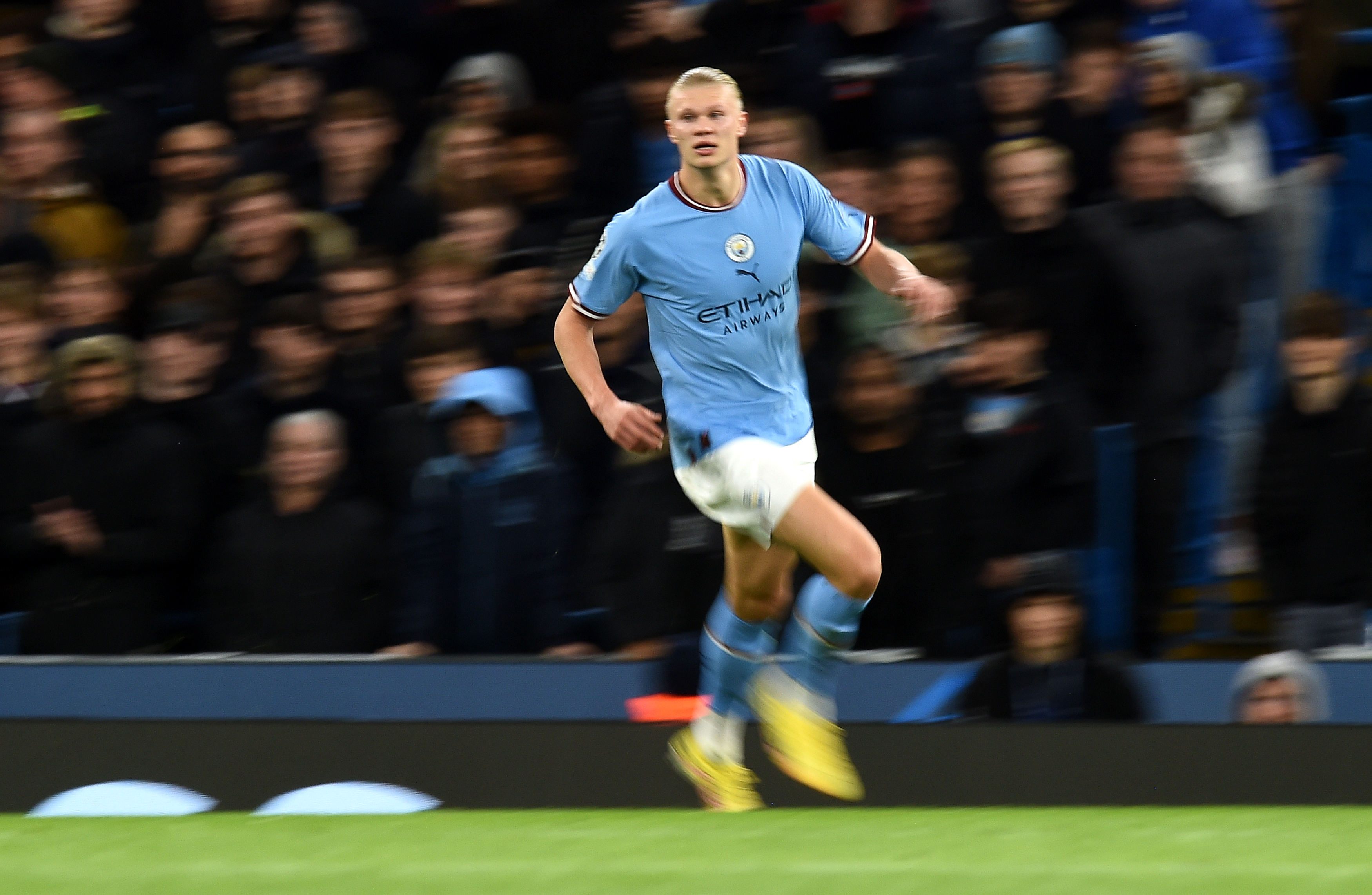 epa10225719 Erling Haaland of Manchester City in action during the UEFA Champions League group G soccer match between Manchester City and FC Copenhagen in Manchester, Britain, 05 October 2022.  EPA-EFE/PETER POWELL