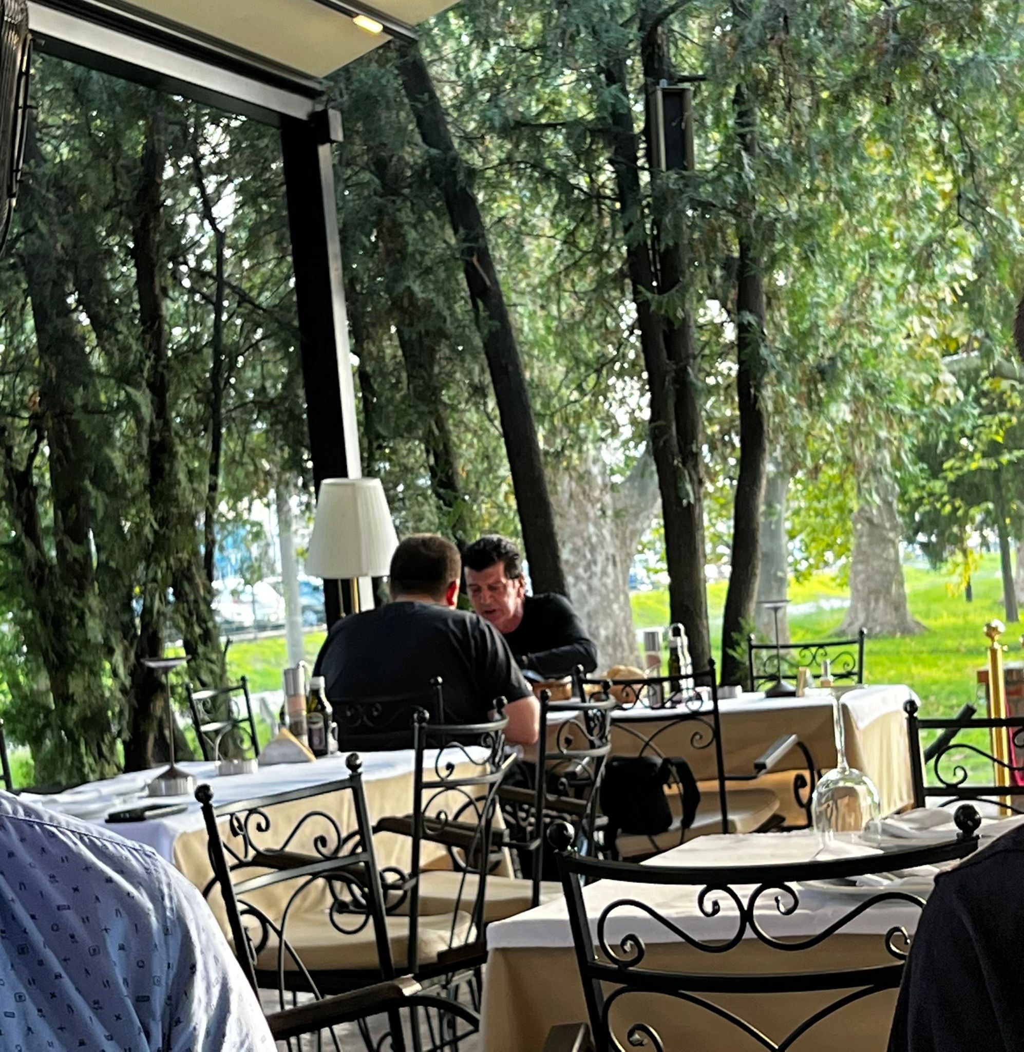 Momčilo Bajagić Bajaga na ručku, u kafani Šest topola Foto: Nova.rs