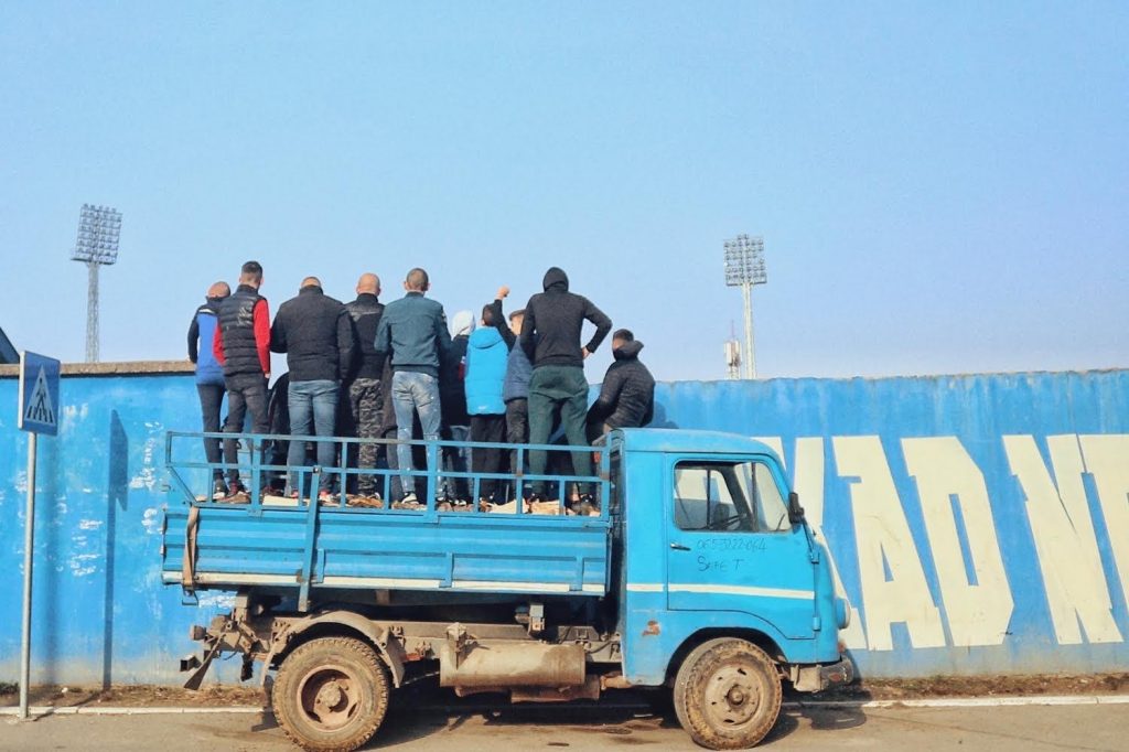 Novi Pazar 10.10.2022. Navijači Novog Pazara, iznalazili su razne načine da bodre svoj klub, stadion Foto: Irfan Ličina/Nova.rs