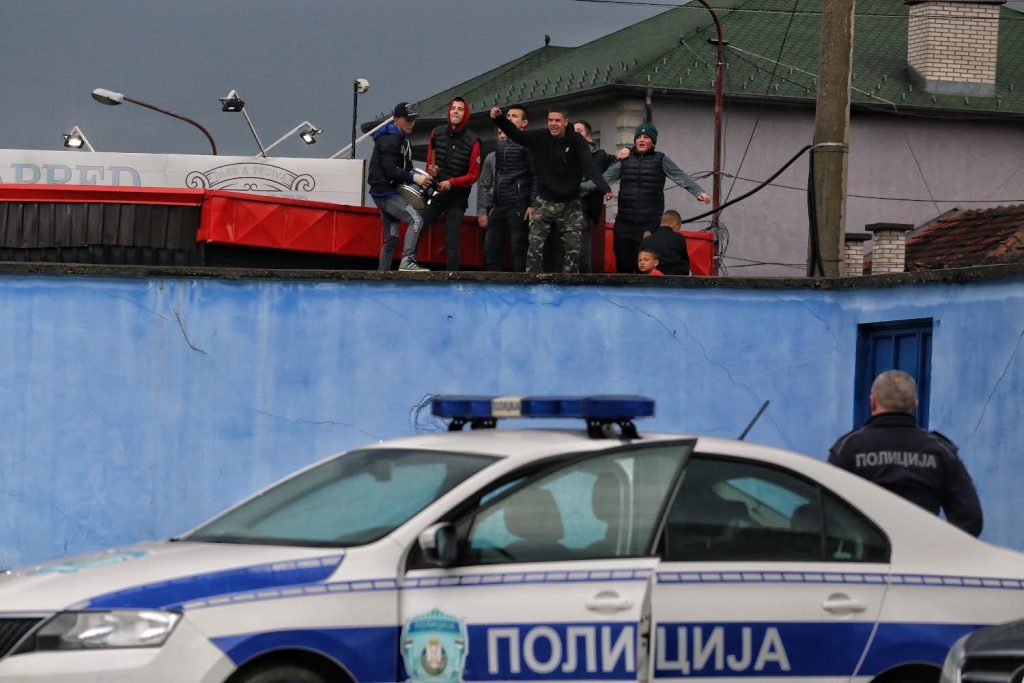 Novi Pazar 10.10.2022. Navijači Novog Pazara na jednoj trafici iznad stadiona. Foto: Irfan Ličina/Nova.rs
