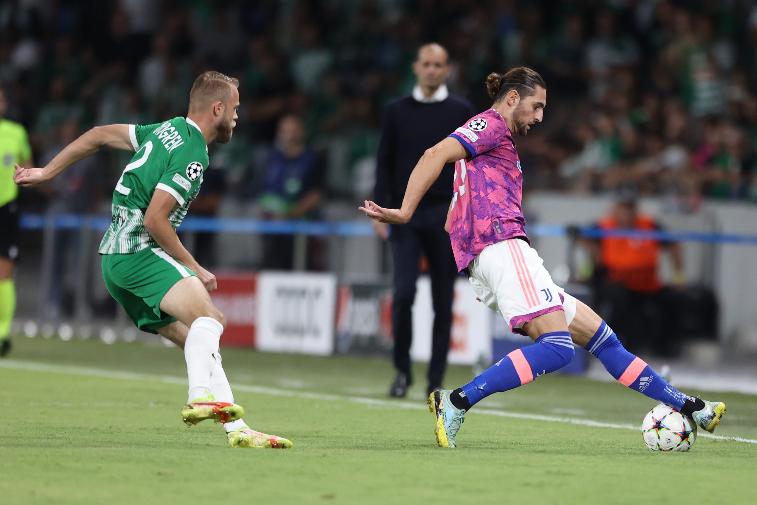 epa10236592 Daniel Sundgren of Maccabi Haifa (L) in action against Adrien Rabiot of Juventus during the UEFA Champions League group H soccer match between Maccabi Haifa and Juventus FC in Haifa, Israel, 11 October 2022.  EPA-EFE/ABIR SULTAN