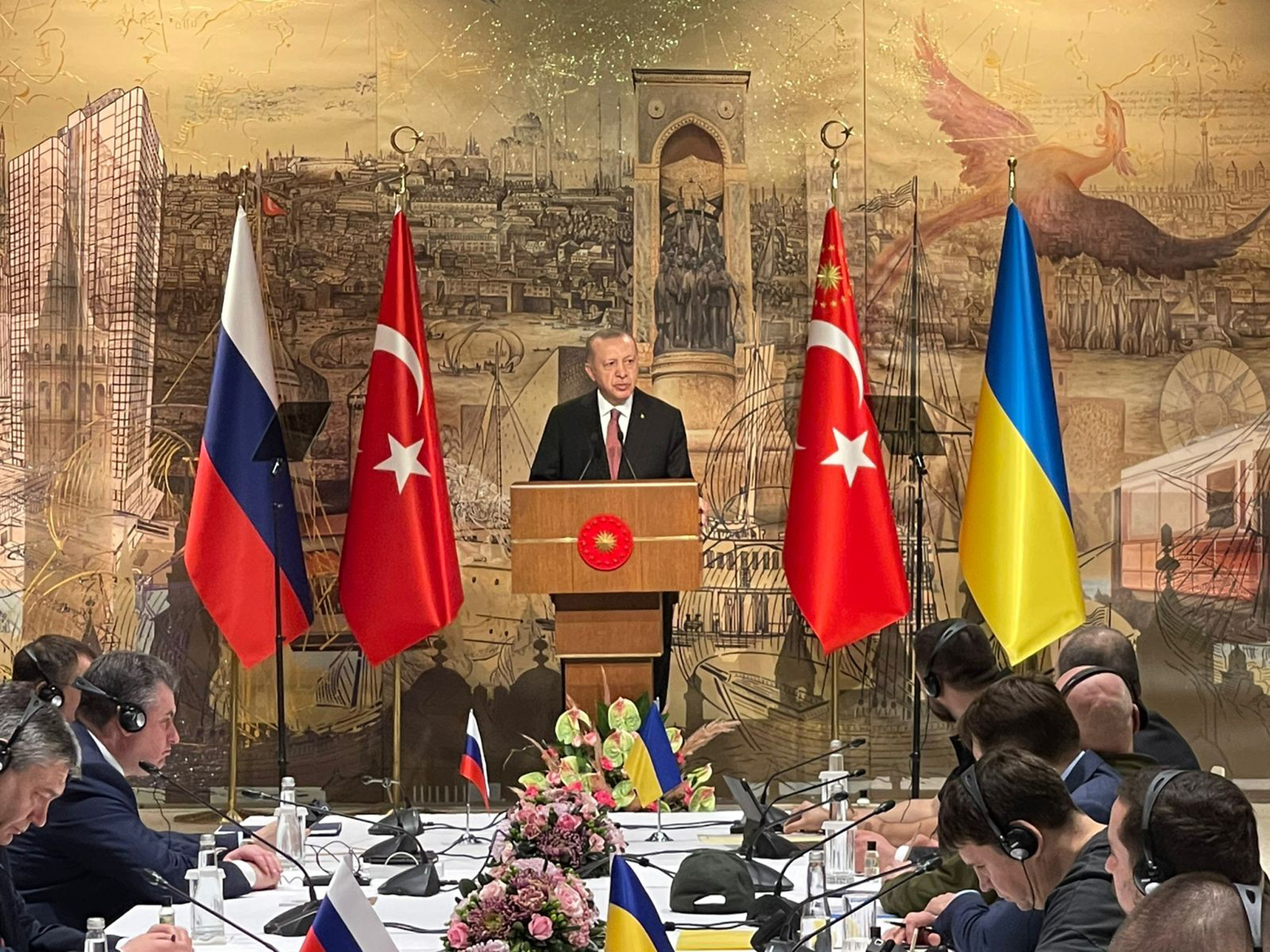 Russia and Ukraine delegations meet in Turkey
