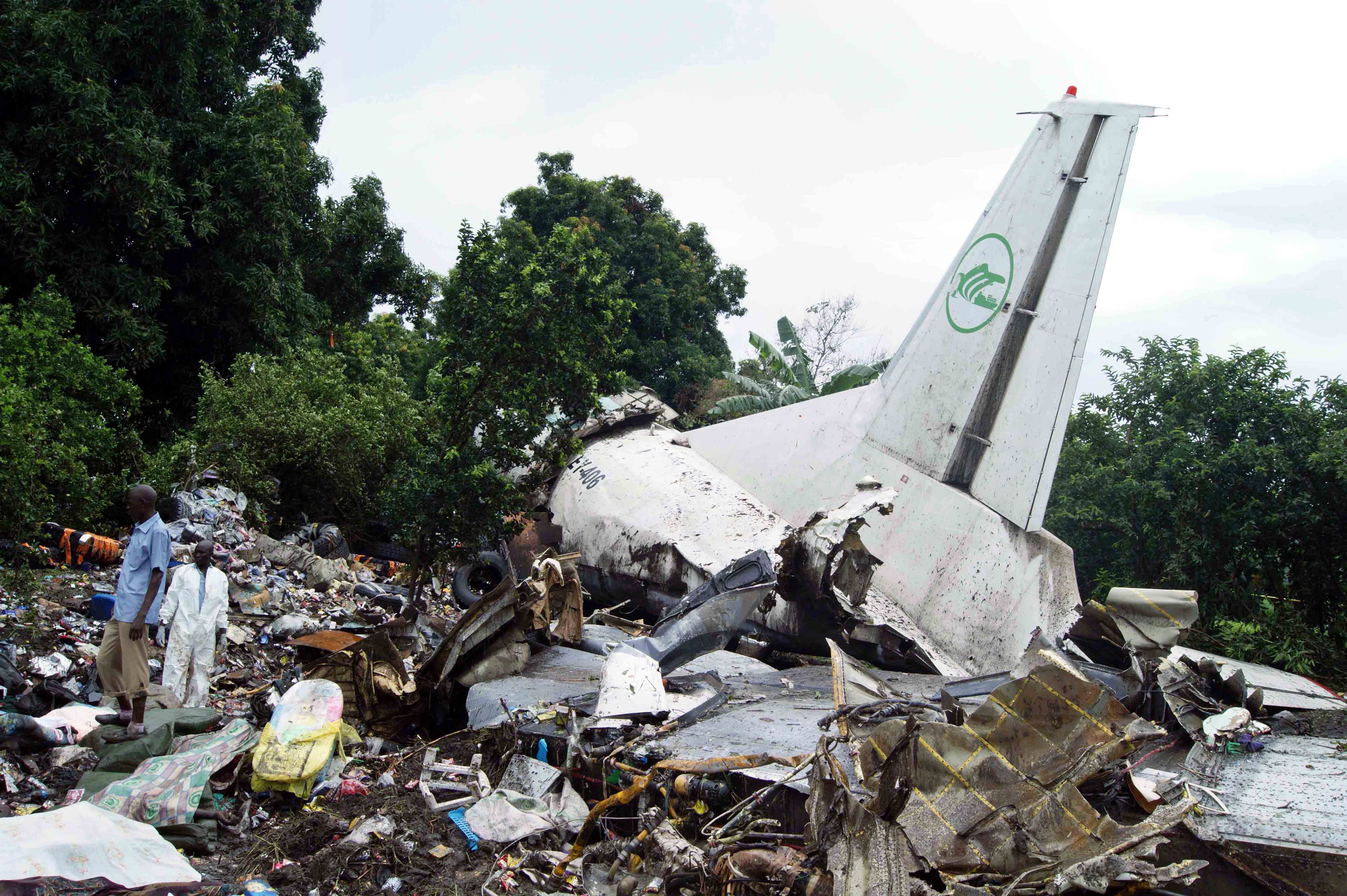 As many as 40 killed in Antonov cargo plane crash sudan avion nesreca