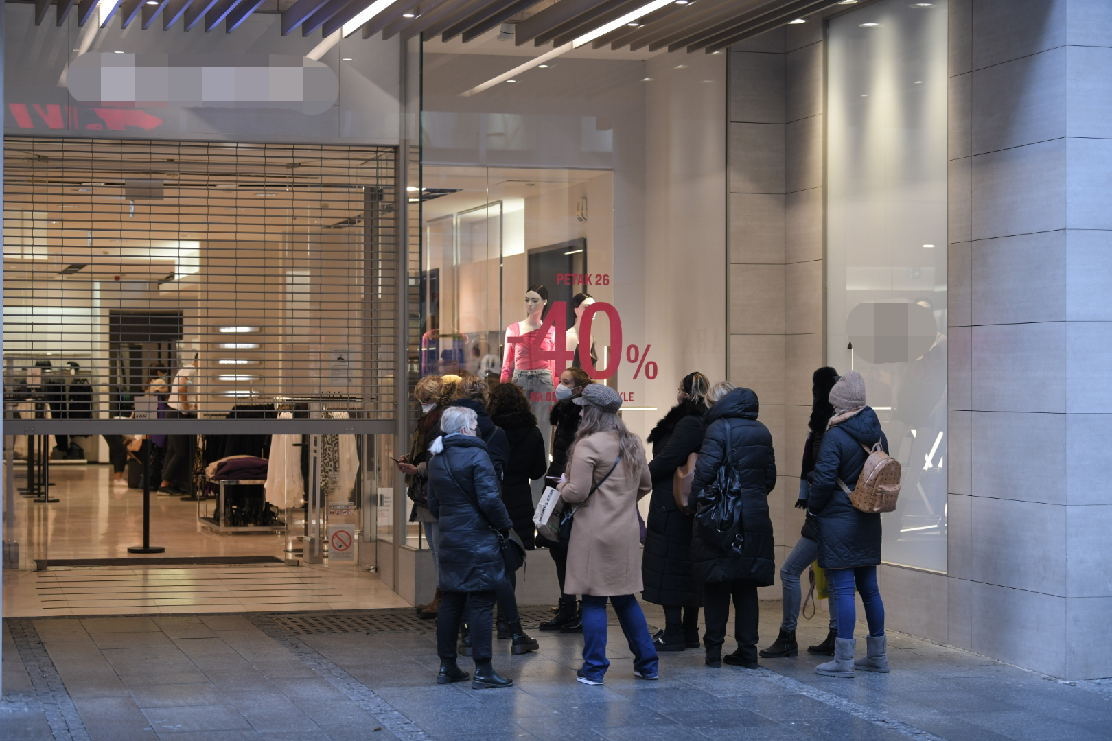 Beograd 26. novembar 2021. Black Friday, crni petak, pousti, kupovina, soping, prodavnica, Knez Mihailova  Foto:Dragan Mujan/Nova.rs