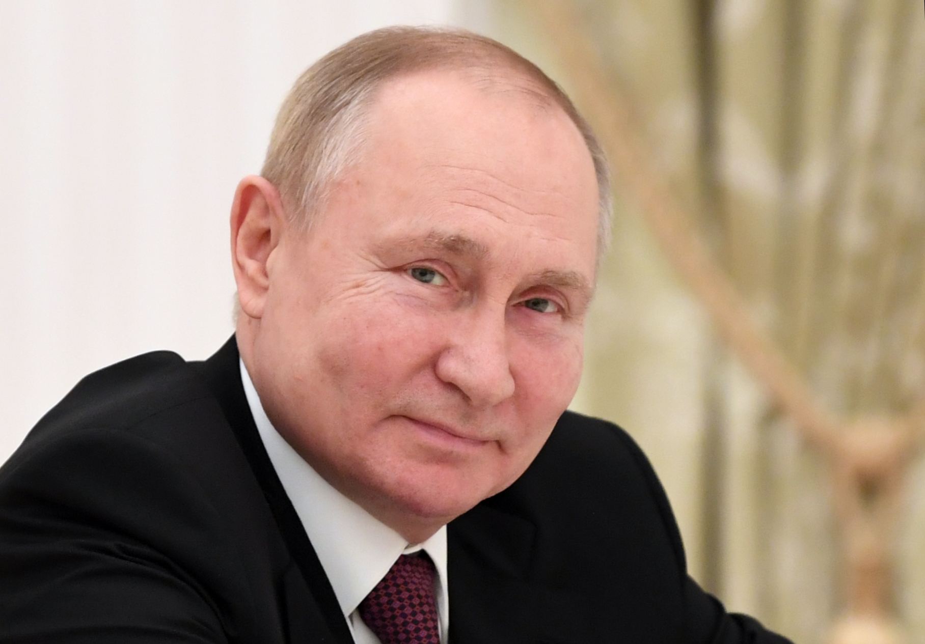 epa09695151 Russian President Vladimir Putin attends a meeting with  Iranian President Ebrahim Raisi (not pictured) in the Kremlin  in Moscow, Russia, 19 January 2022.  EPA-EFE/PAVEL BEDNYAKOV / KREMLIN POOL / SPUTNIK MANDATORY CREDIT