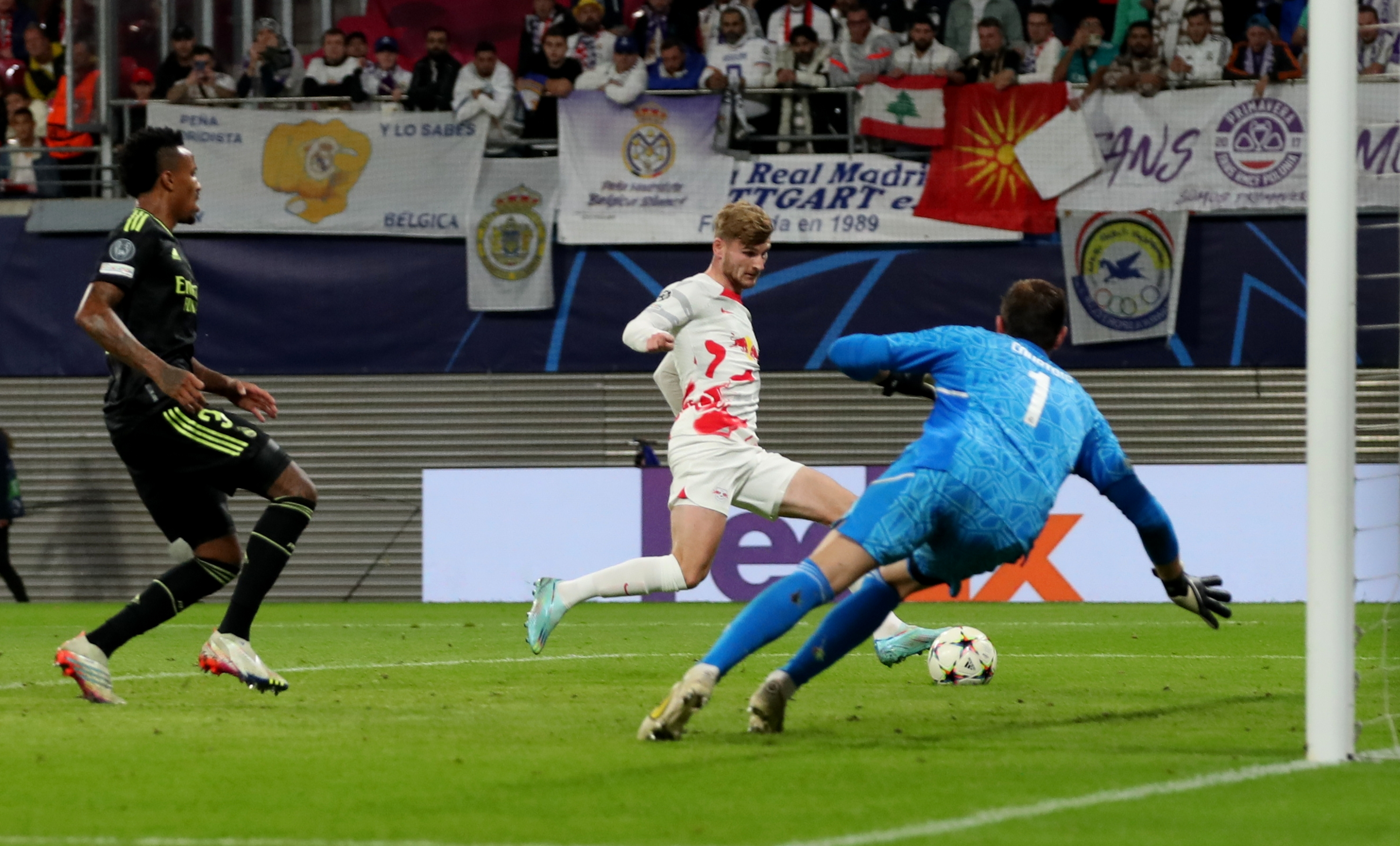 epa10266067 Timo Werner (C) of RB Leipzig scores the 3-1 goal during the UEFA Champions League group F soccer match between RB Leipzig and Real Madrid in Leipzig, Germany, 25 October 2022.  EPA-EFE/MARTIN DIVISEK