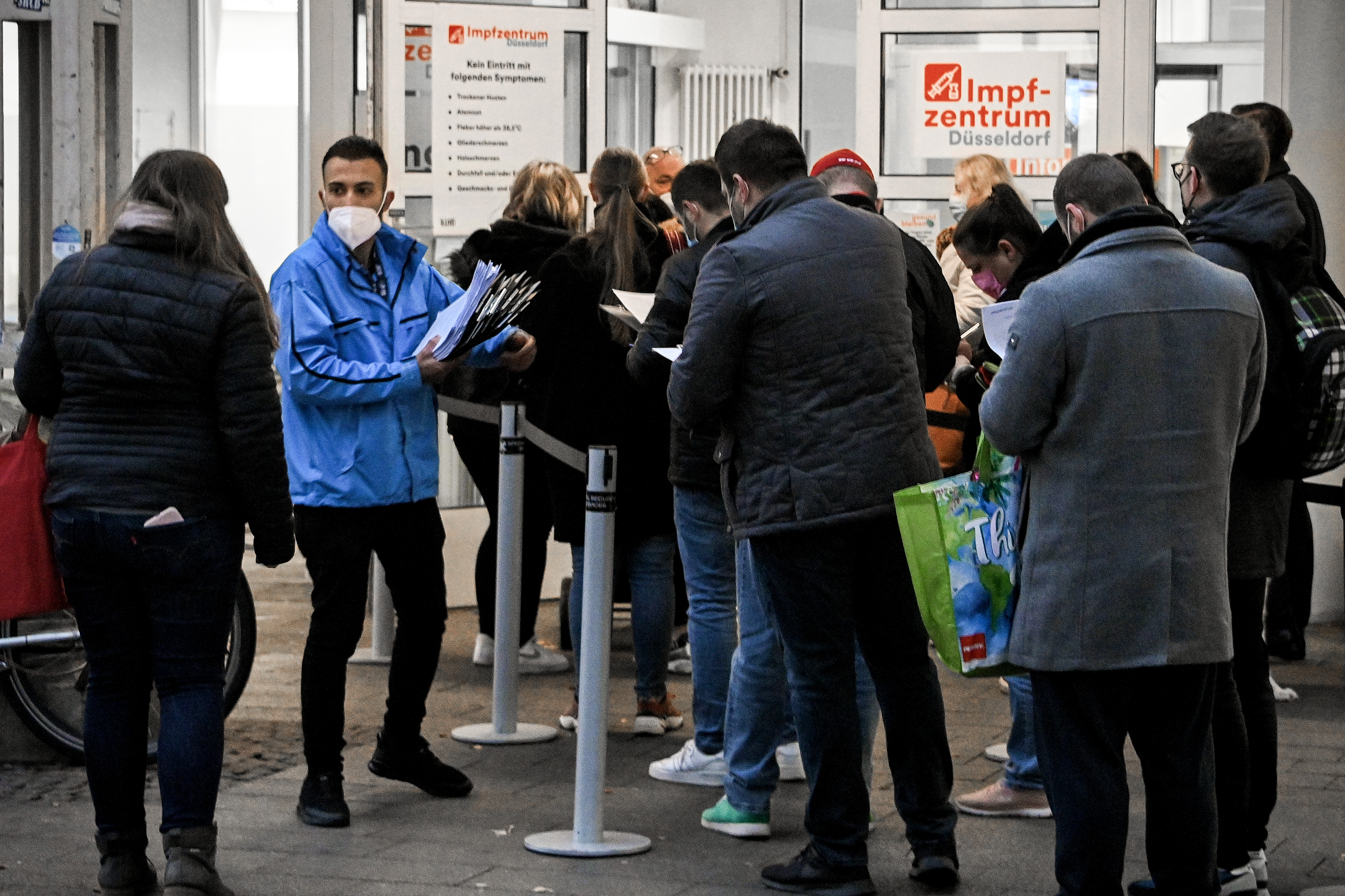 Koronavirus Nemačka German government tighten measures to stem Coronavirus spread