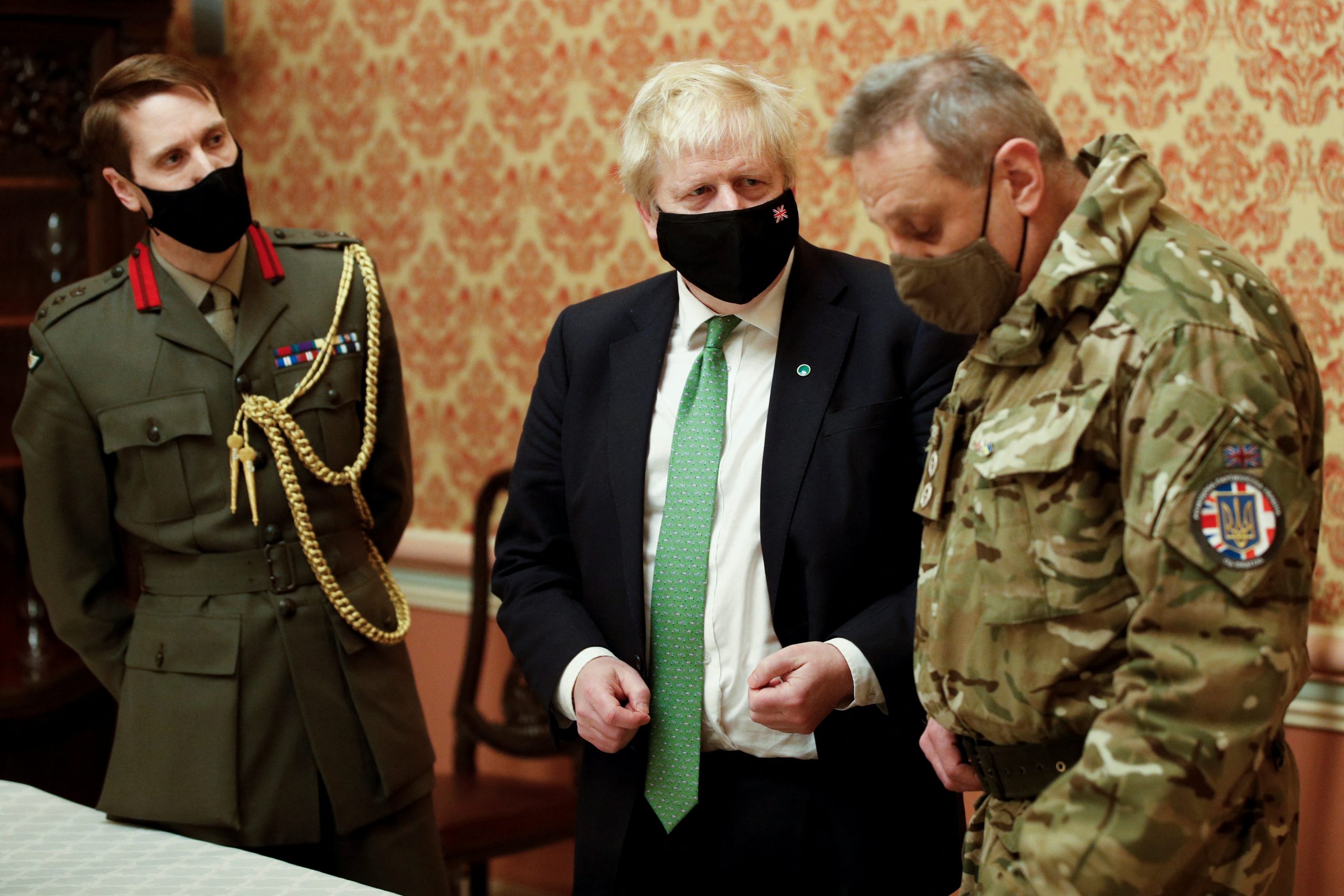 epa09722722 British Prime Minister Boris Johnson (C) attends a military briefing with British Colonel James HF Thurstan (R), Commander of Operation Orbital in Kiev, Ukraine, 01 February 2022.  EPA-EFE/PETER NICHOLLS / POOL