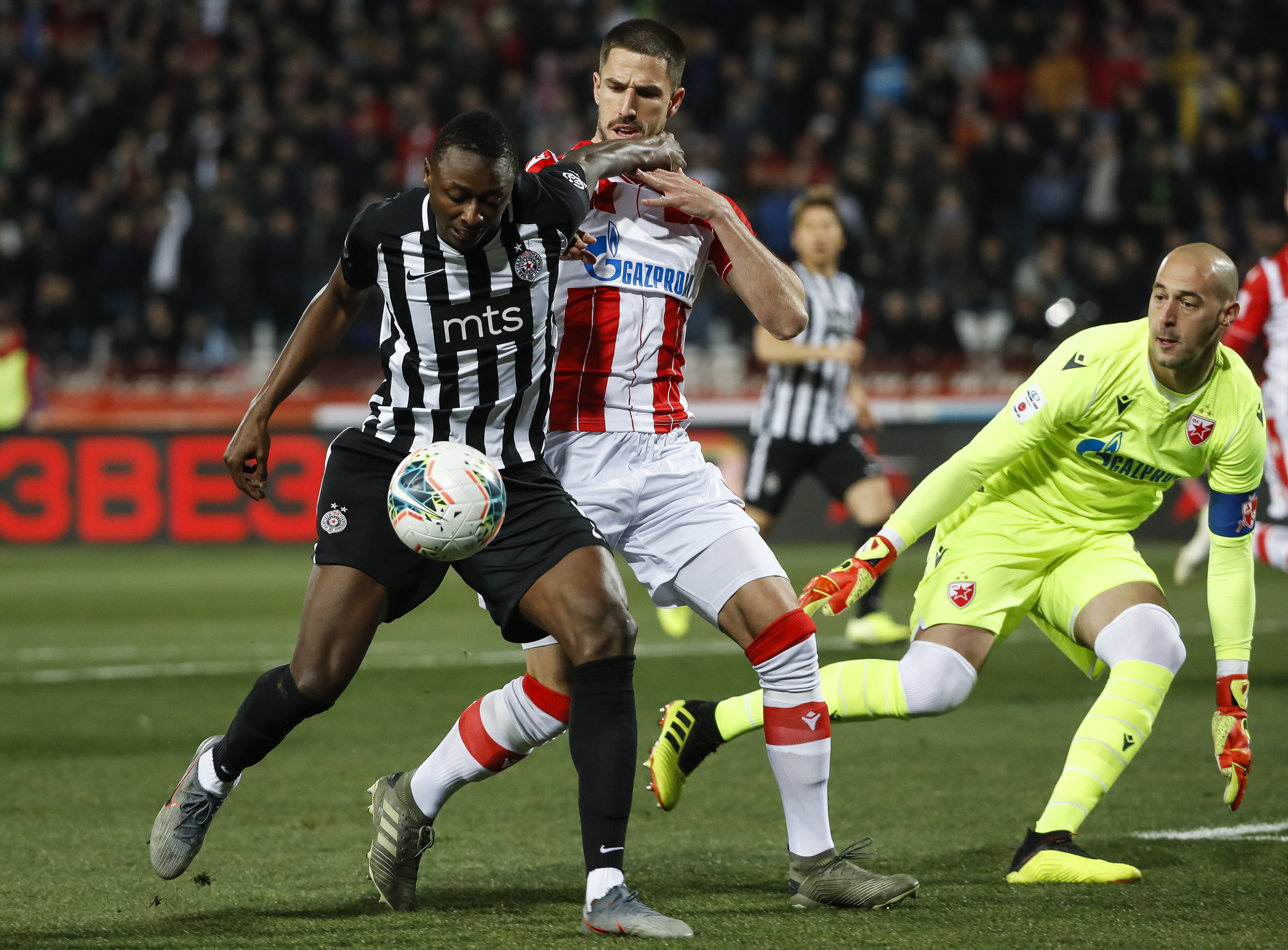 Fudbal Super League Season 2019-2020
Crvena Zvezda v Partizan
Umar Sadiq (L) Milos Degenek and goalkeeper Milan Borjan (R)
Beograd, 01.03.2020.
foto: Srdjan Stevanovic/Starsportphoto ©