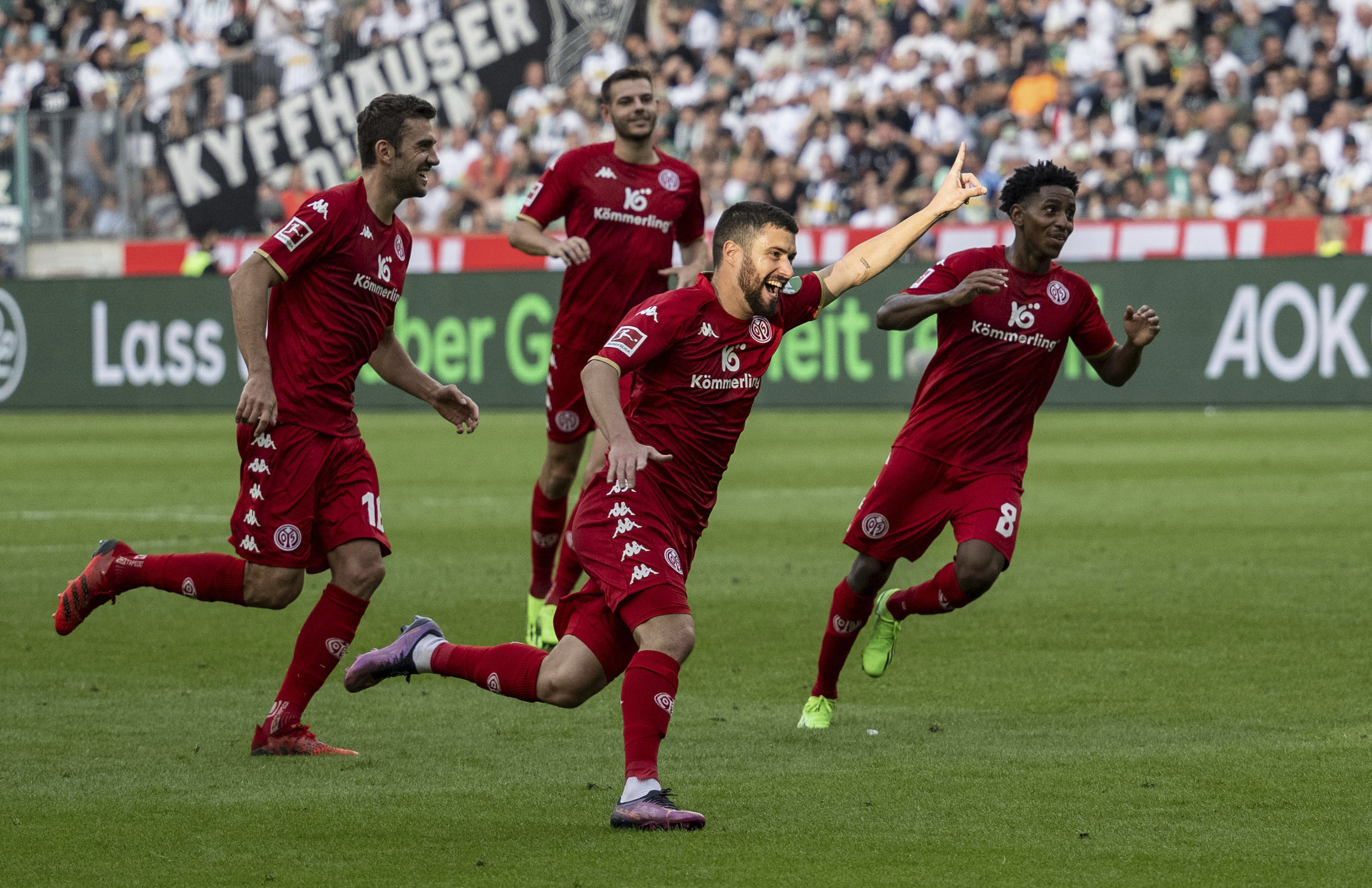 Mainz's Aaron Martin, centre, celebrates after scoring during the Bundesliga soccer match between Bor. M'nchengladbach and FSV Mainz 05 in M'nchengladbach, Germany, Sunday, Sept. 4, 2022. (Bernd Thissen/dpa via AP)
