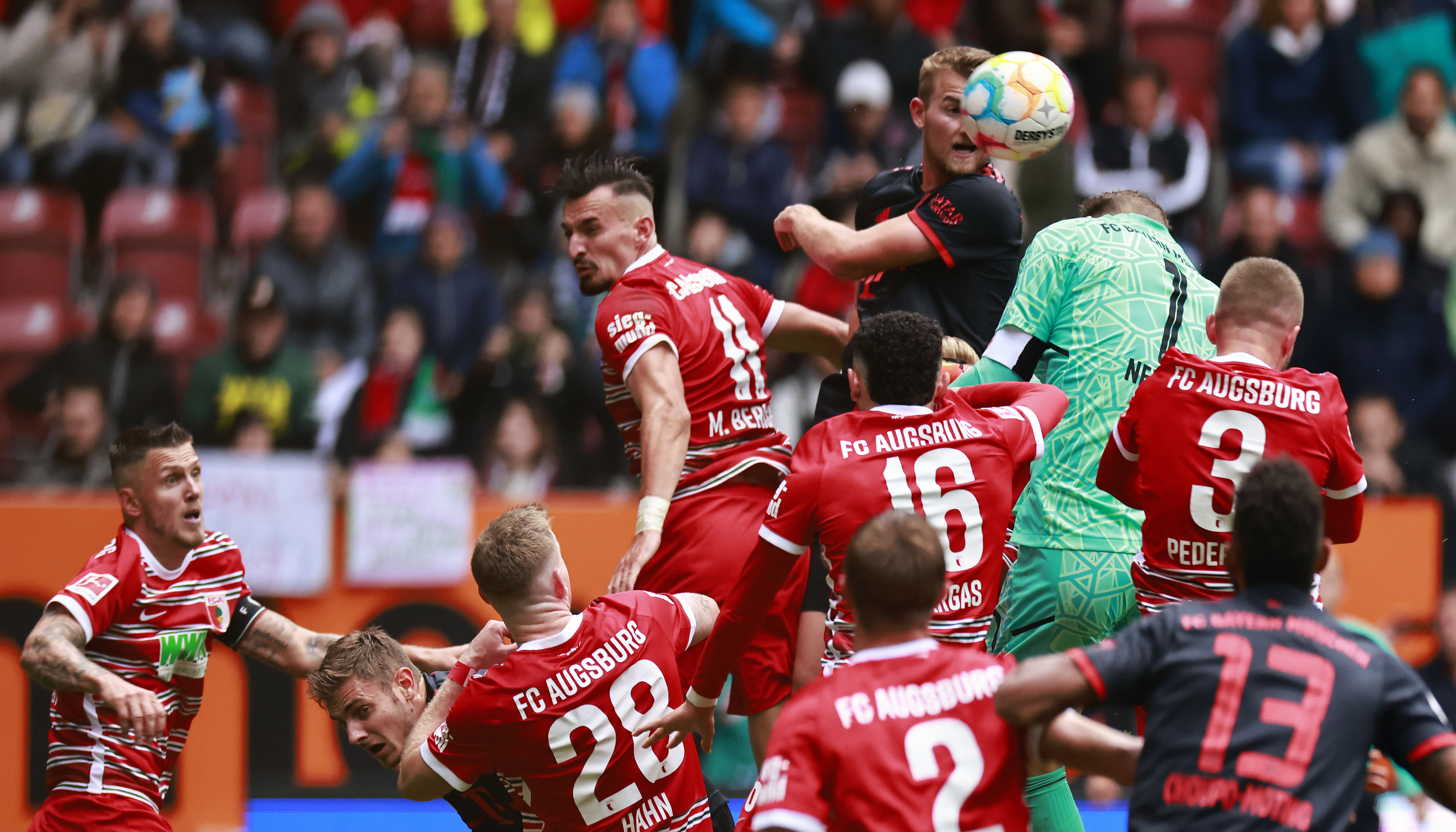 FC Augsburg vs FC Bayern Munich