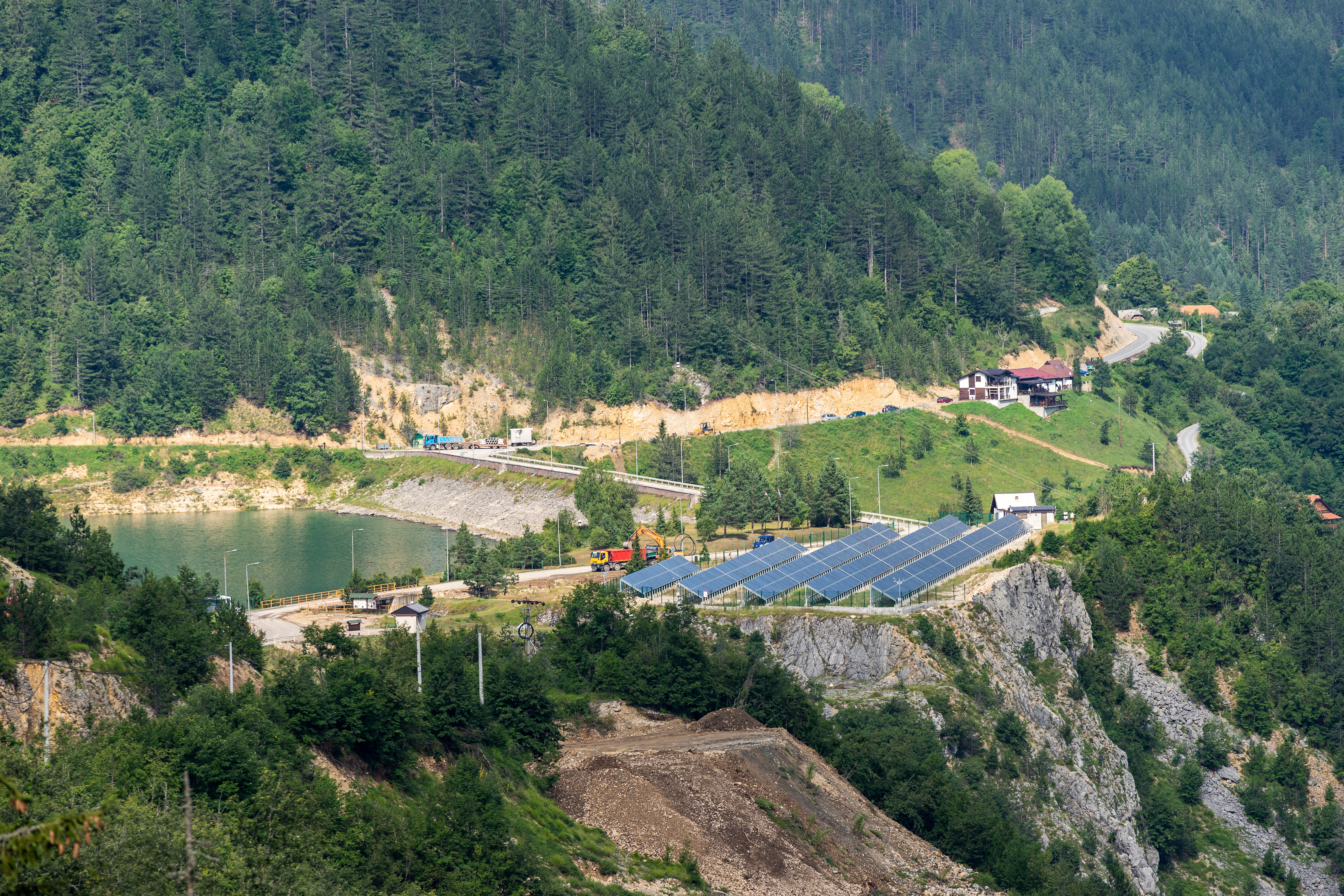 Zaovine, Zaovinsko jezero, Solarni paneli, panel, obnovljivi izvor enegrije, obnovljivi izvori energije Foto: Shutterstock/Evgeny Drablenkov