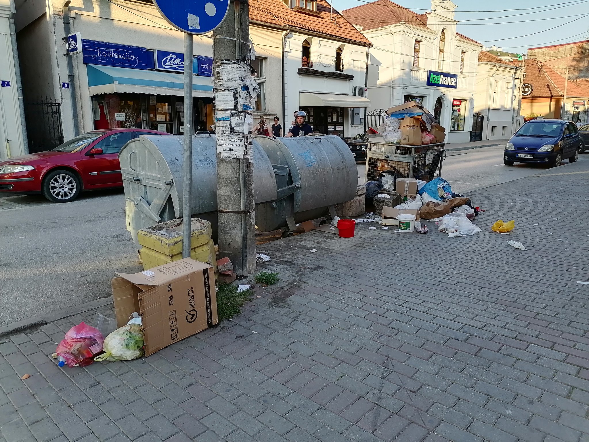 čačak  Mirko Poledica, inače predsednik Sindikata profesionalnih fudbalera "Nezavisnost" iz Čačka koju je podelio na svom tviter nalogu možda govori više od hiljadu reči kontejner smarad