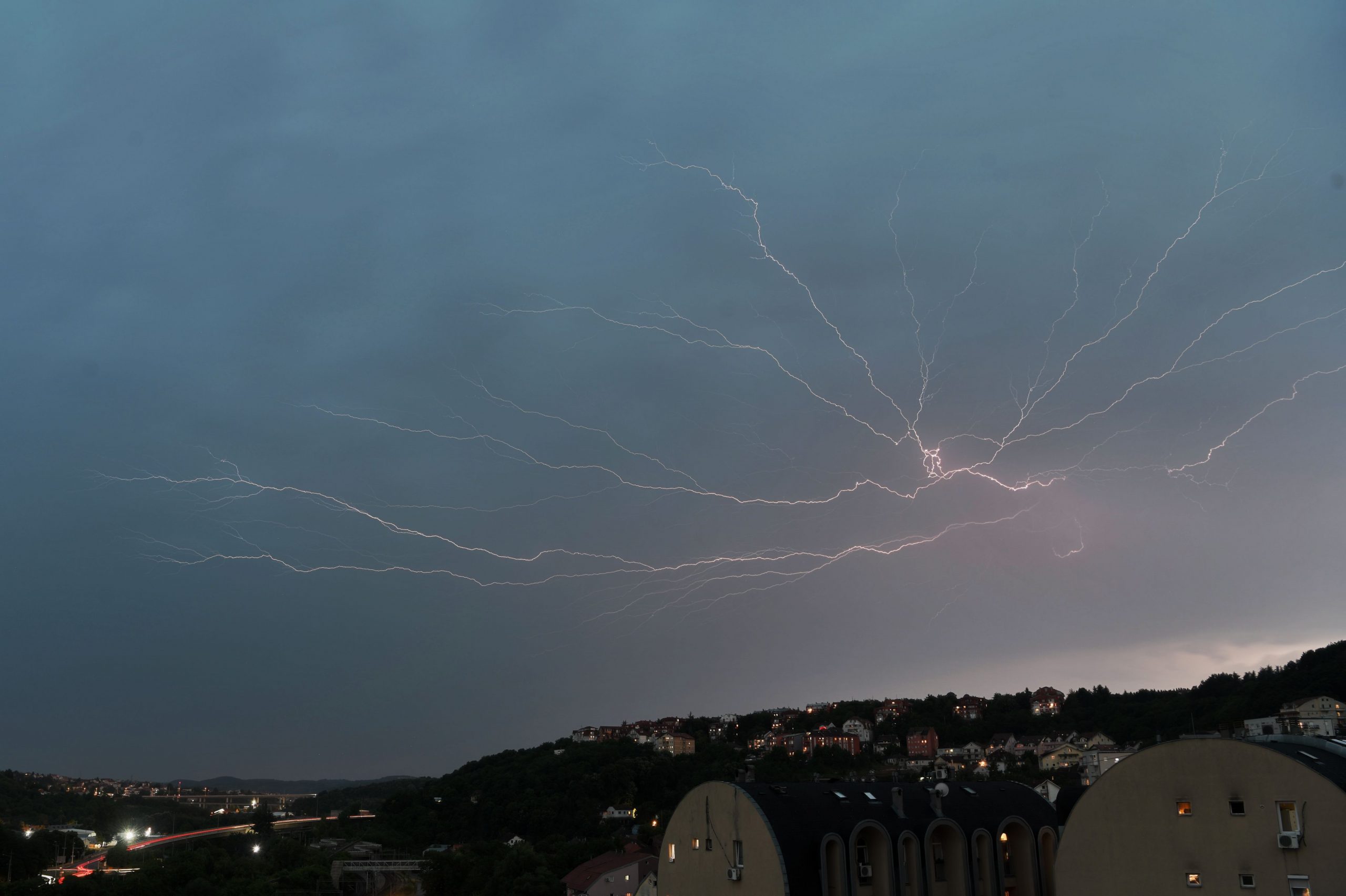 Beograd 09.07.2021. Munja, munje, nevreme, kiša, letnja kiša Foto: Filip Krainčanić/Nova.rs