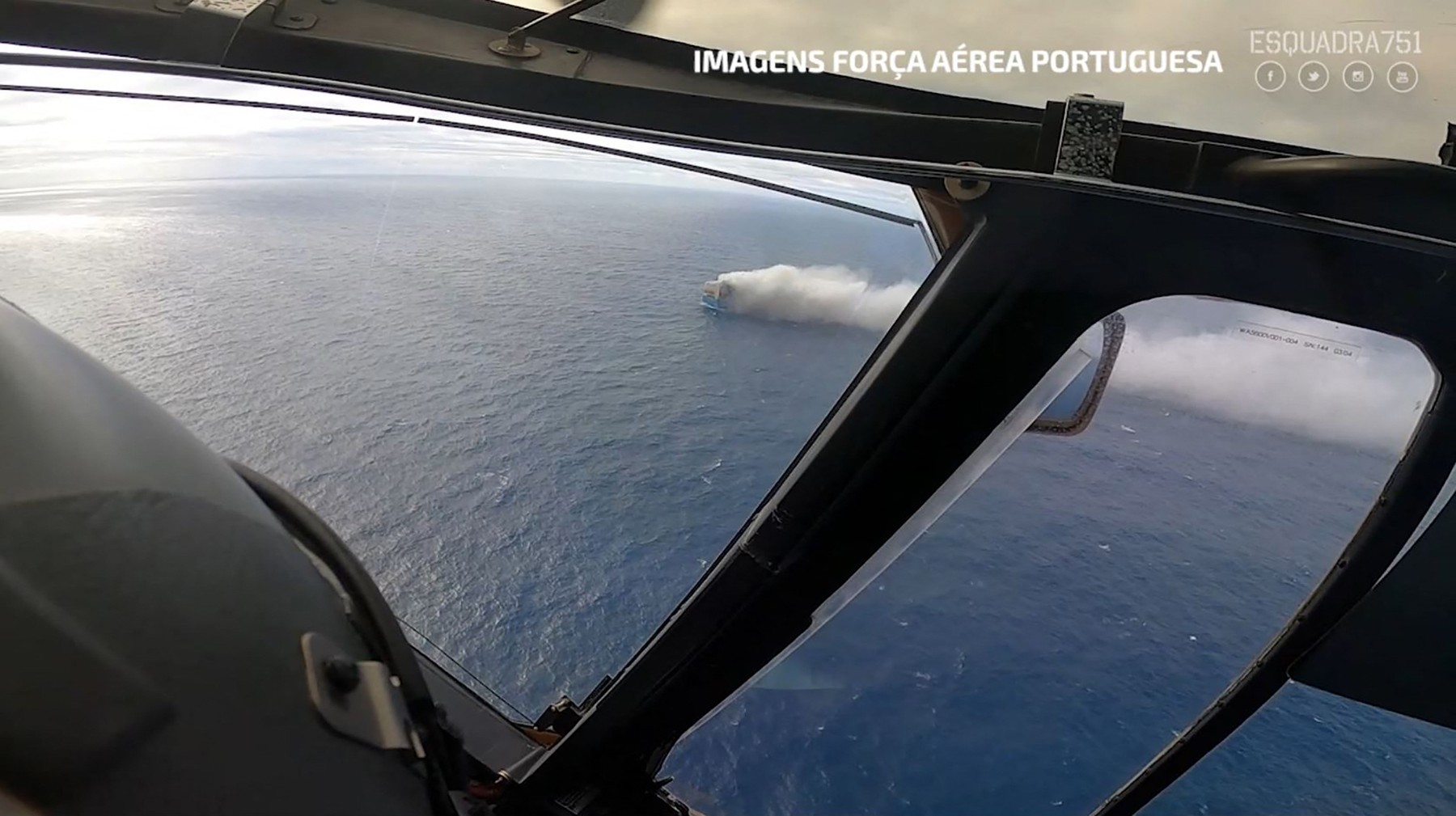 gori teretni brod, profimedia-0663347040