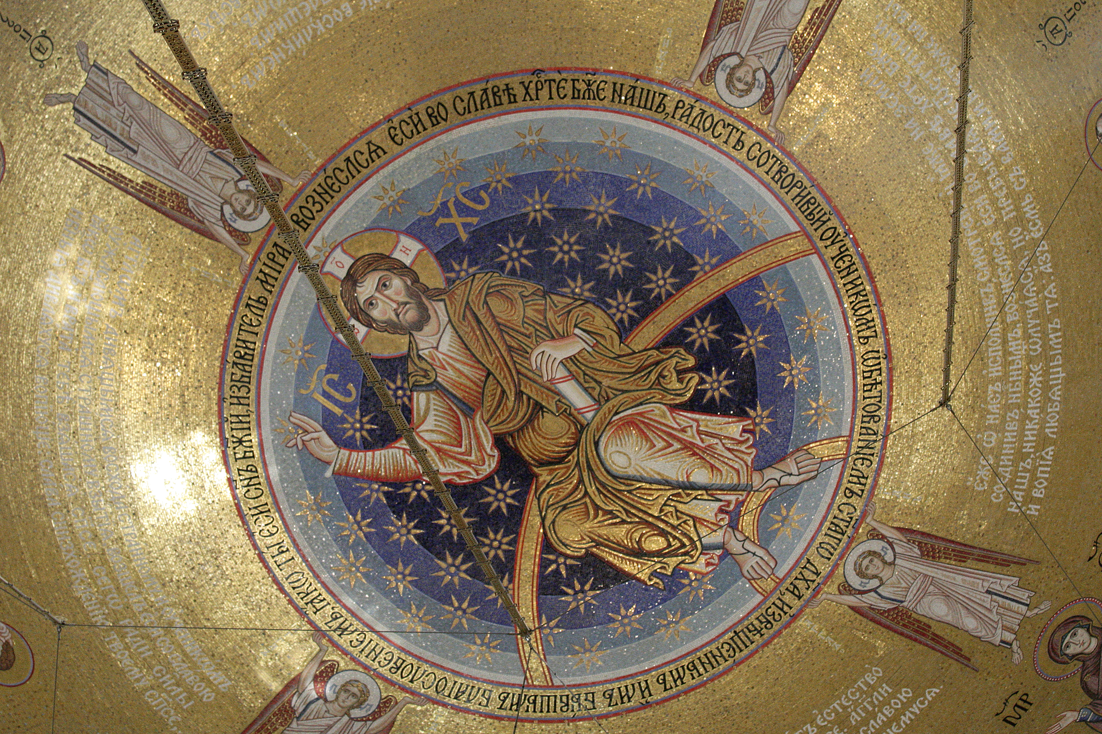 Beograd, 13. marta 2022 -  Suncano martovsko nedeljno jutro kod Hrama Svetog Save na Vracaru. Kupola Hrama Svetog Save. FOTO TANJUG/ SAVA RADOVANOVIC/bs