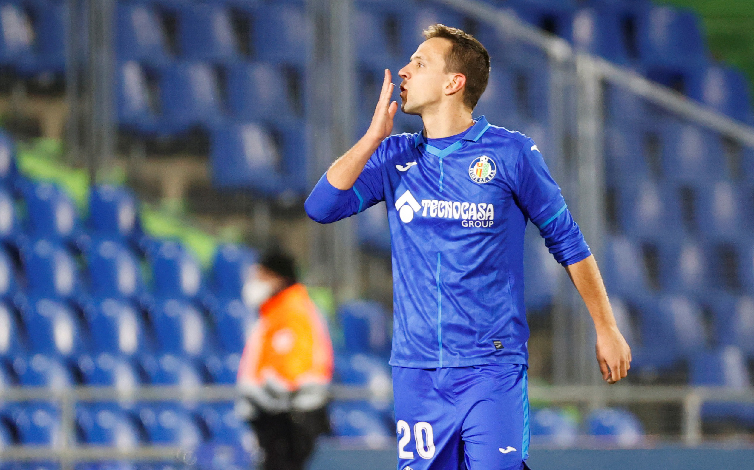 epa09698231 Getafe CF's Nemanja Maksimovic celebrates after scoring the 3-1 goal during the Spanish LaLiga soccer match between Getafe CF and Granada CF at Coliseo Alfonso Perez stadium in Getafe, Spain, 20 January 2022.  EPA-EFE/Mariscal